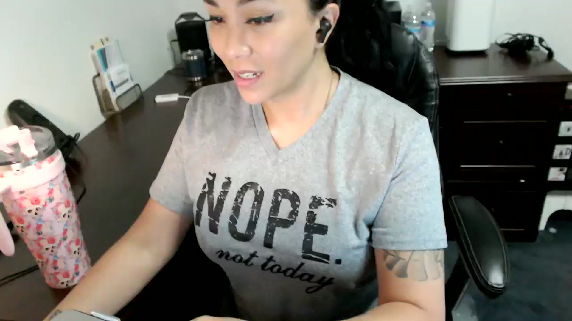 Gallery image thumbnail from MickaylaMoon's myfreecams stream on, 07/05/2024, 17:21 image 19 of 20