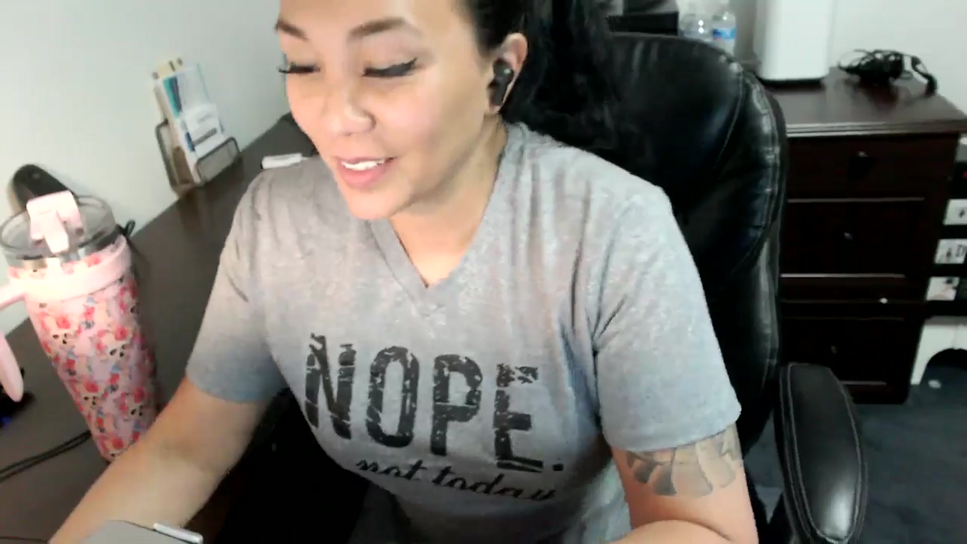 Gallery image thumbnail from MickaylaMoon's myfreecams stream on, 07/05/2024, 18:20 image 14 of 20