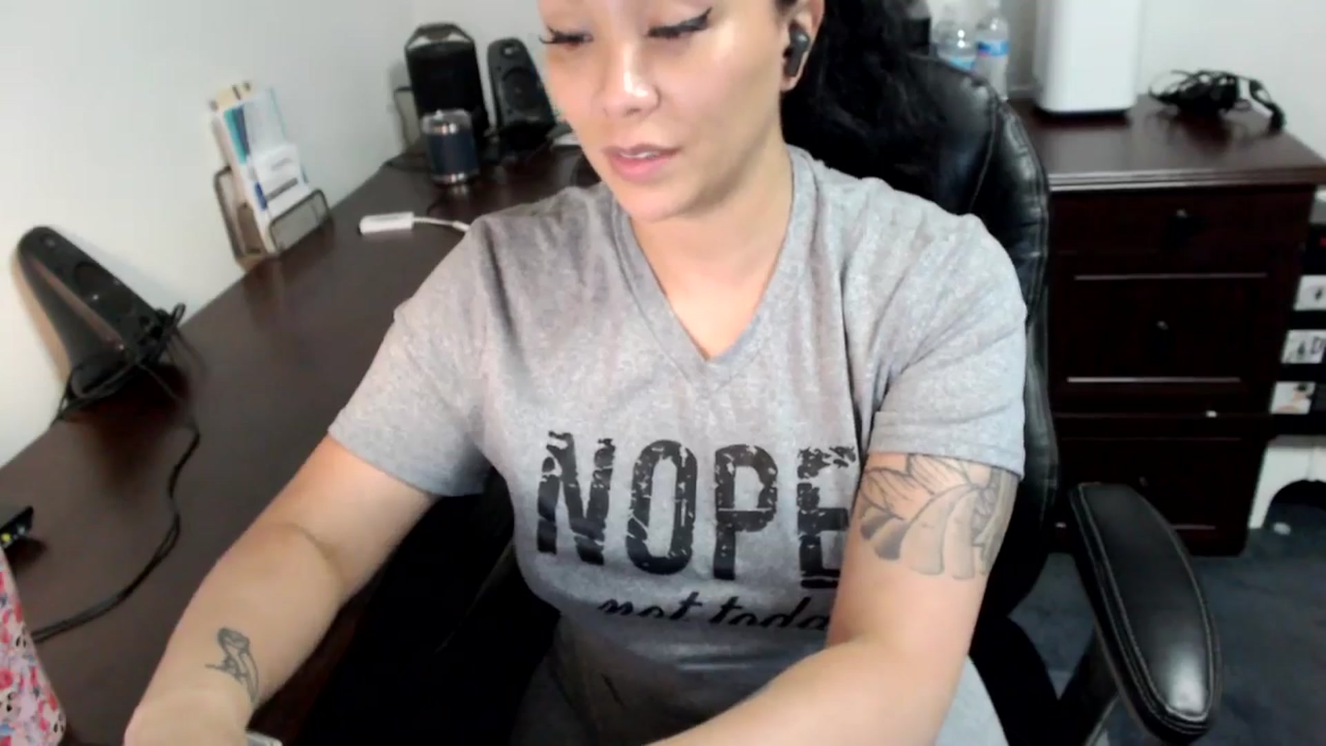 Gallery image thumbnail from MickaylaMoon's myfreecams stream on, 07/05/2024, 18:20 image 7 of 20
