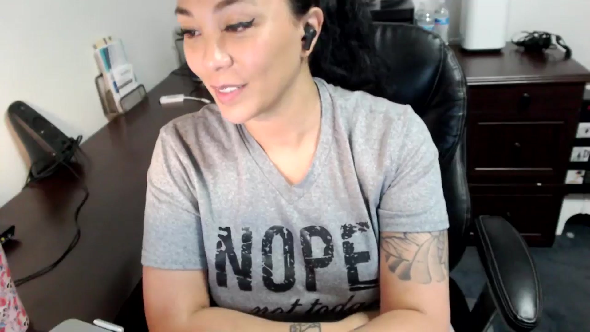 Gallery image thumbnail from MickaylaMoon's myfreecams stream on, 07/05/2024, 18:20 image 8 of 20