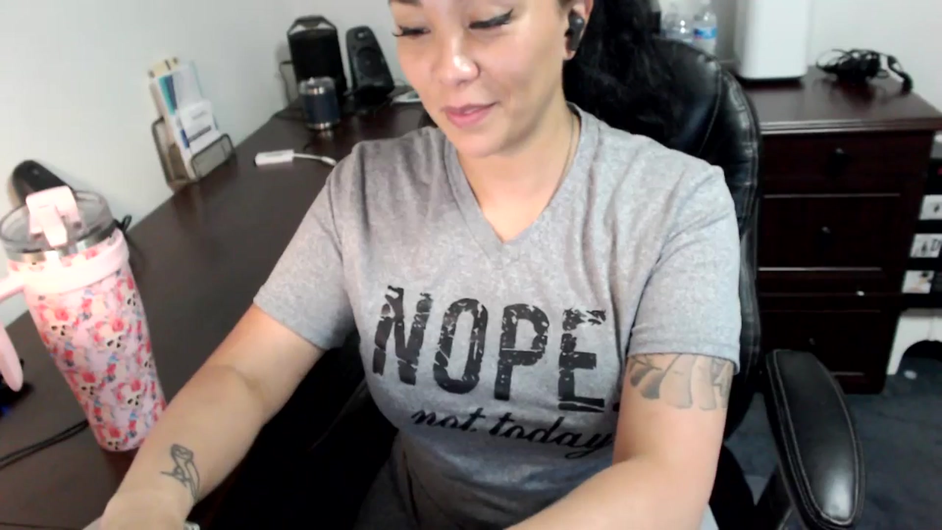 Gallery image thumbnail from MickaylaMoon's myfreecams stream on, 07/05/2024, 18:20 image 15 of 20