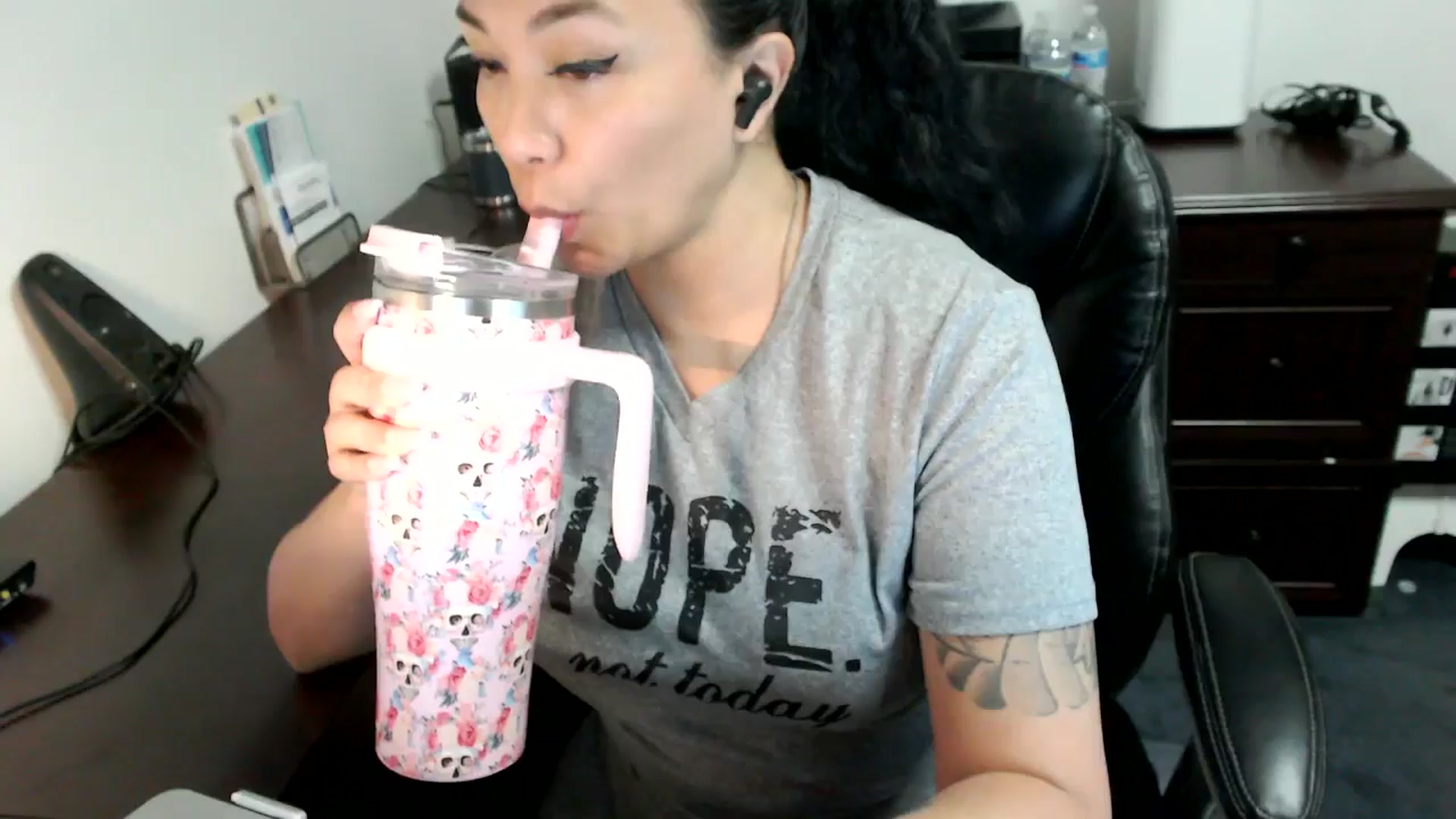 Gallery image thumbnail from MickaylaMoon's myfreecams stream on, 07/05/2024, 18:20 image 2 of 20
