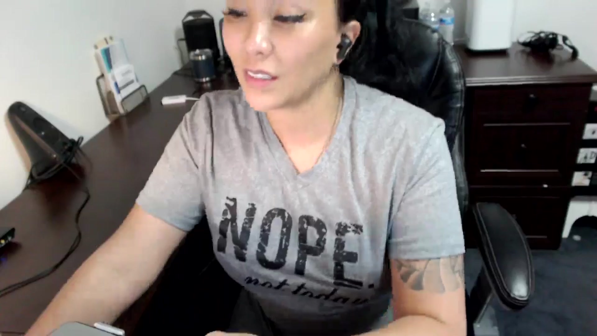 Gallery image thumbnail from MickaylaMoon's myfreecams stream on, 07/05/2024, 18:20 image 19 of 20
