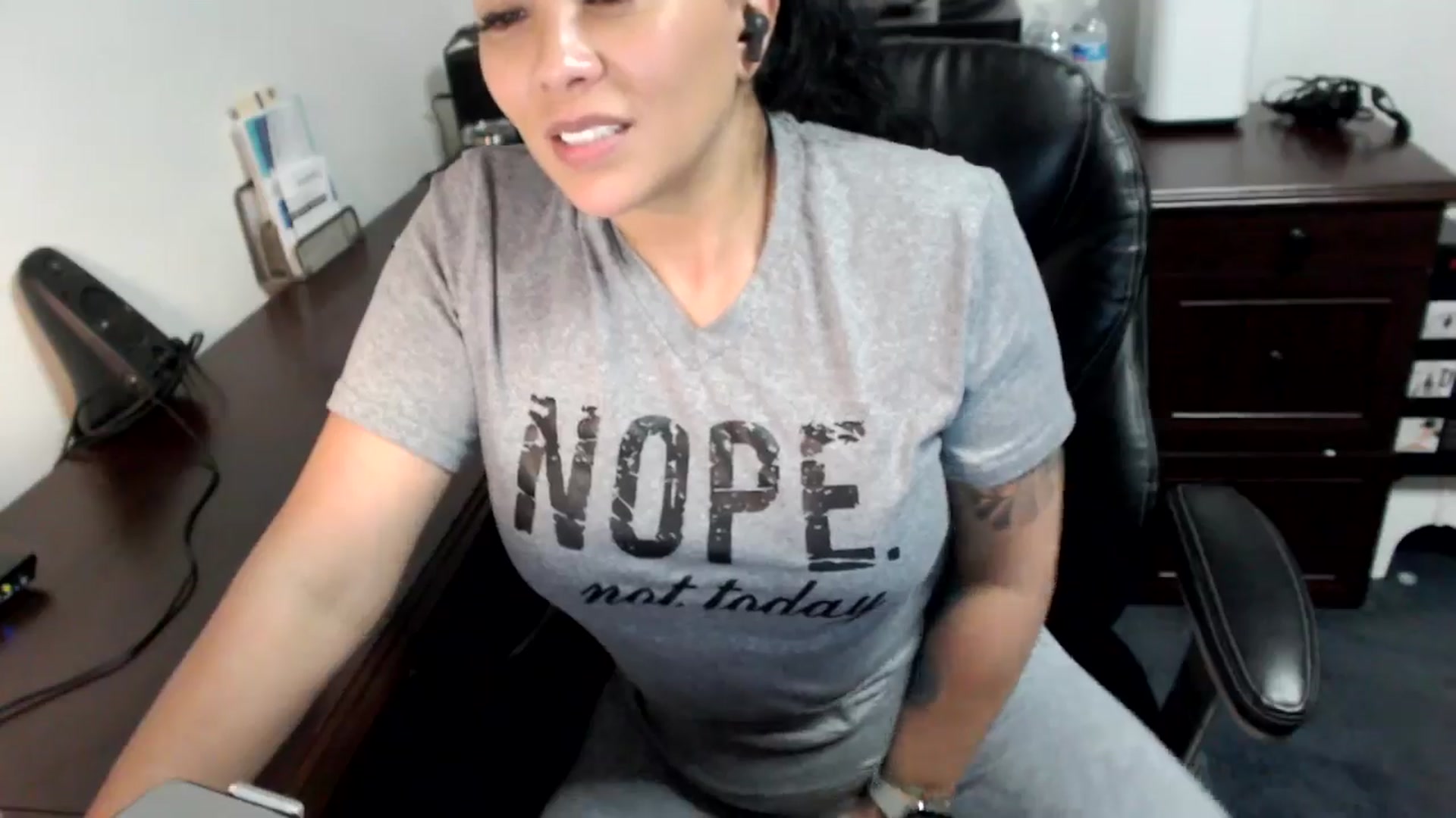 Gallery image thumbnail from MickaylaMoon's myfreecams stream on, 07/05/2024, 18:20 image 17 of 20
