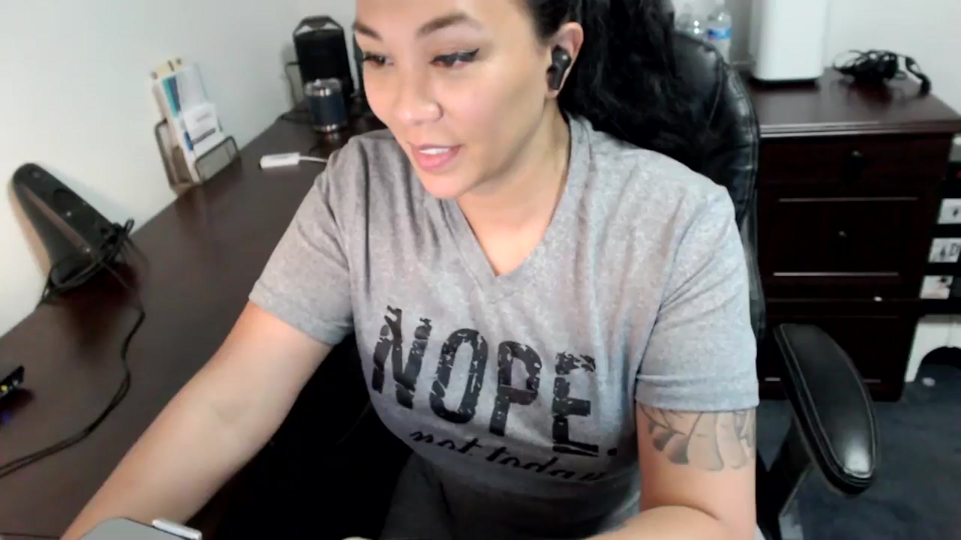 Gallery image thumbnail from MickaylaMoon's myfreecams stream on, 07/05/2024, 18:20 image 16 of 20