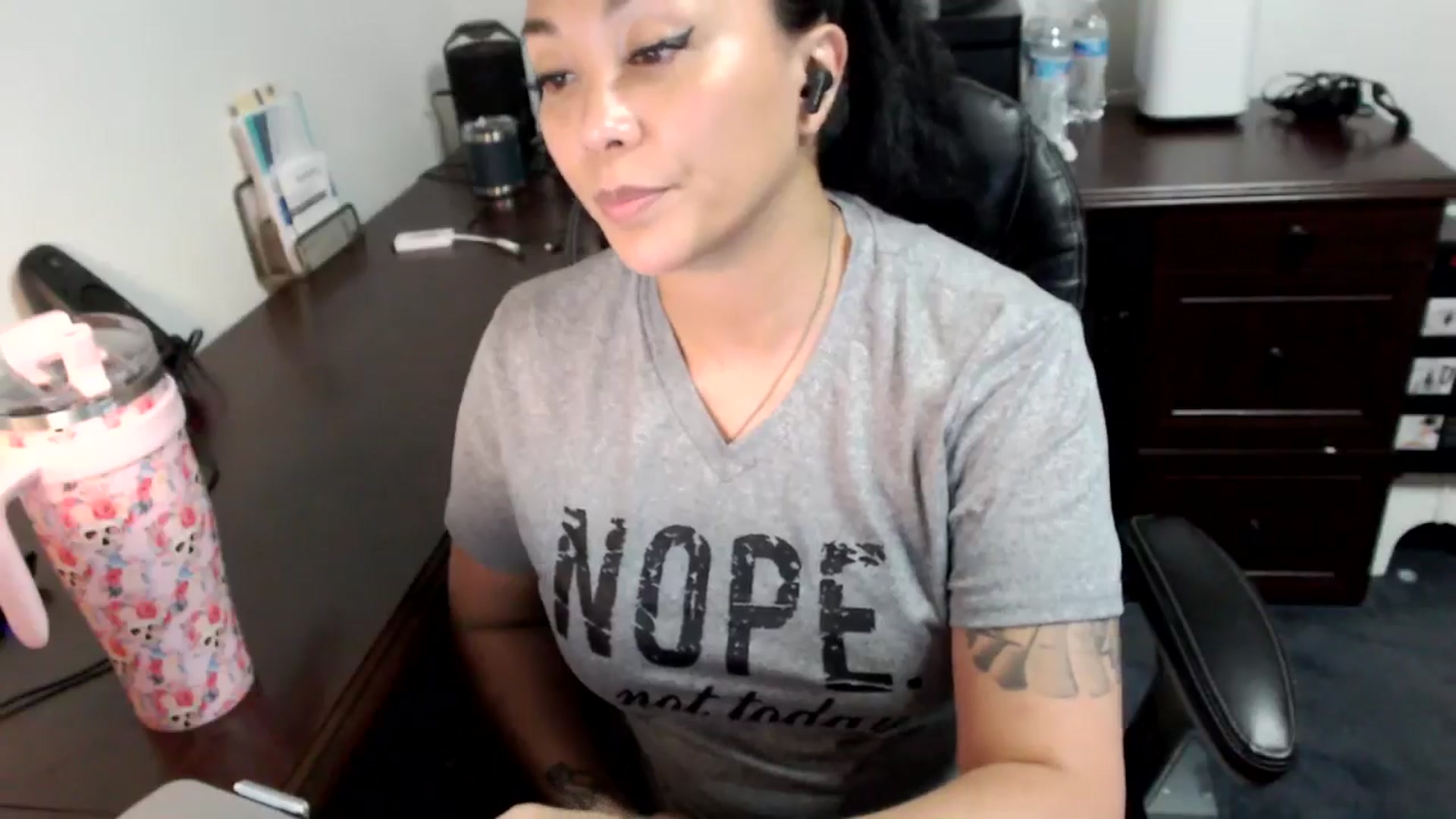 Gallery image thumbnail from MickaylaMoon's myfreecams stream on, 07/05/2024, 19:44 image 17 of 20