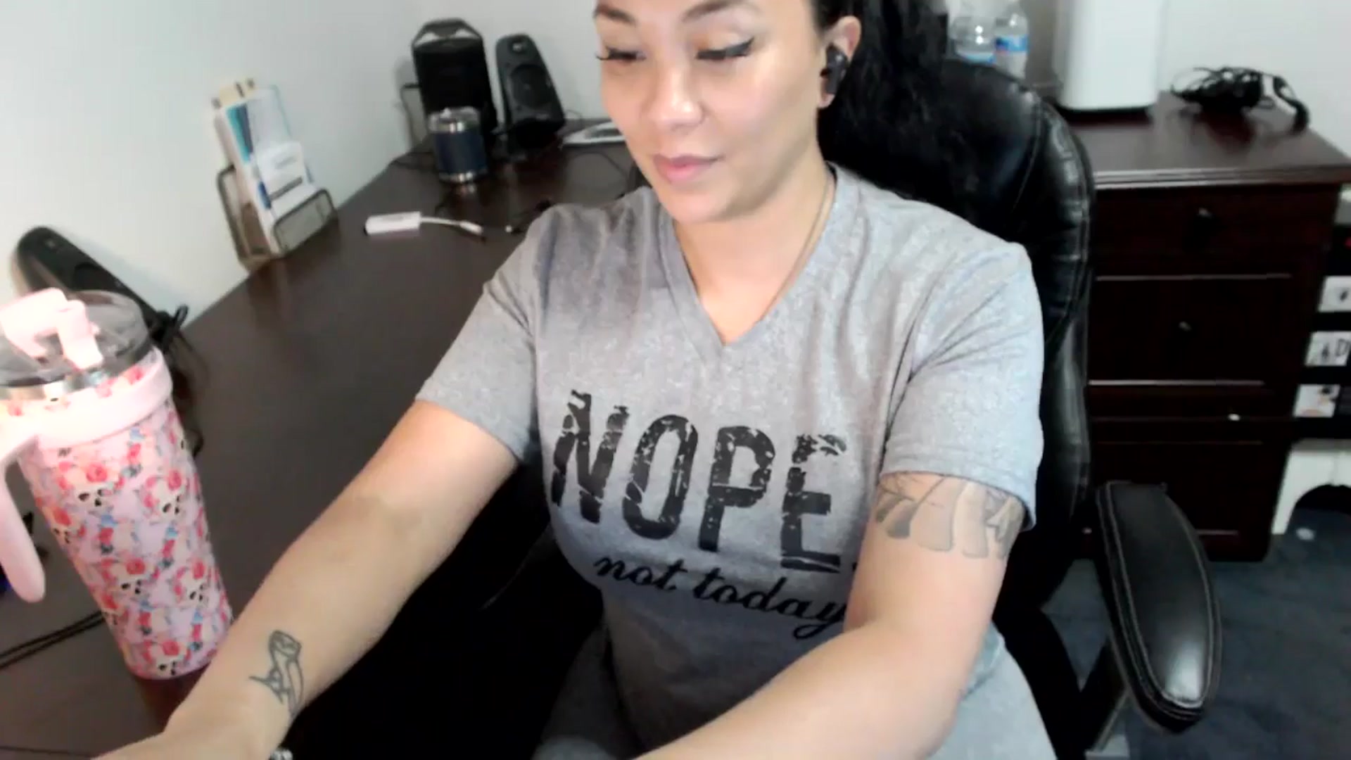 Gallery image thumbnail from MickaylaMoon's myfreecams stream on, 07/05/2024, 19:44 image 15 of 20