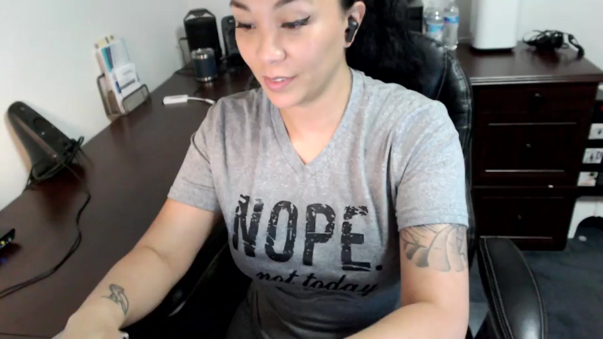 Gallery image thumbnail from MickaylaMoon's myfreecams stream on, 07/05/2024, 19:44 image 2 of 20