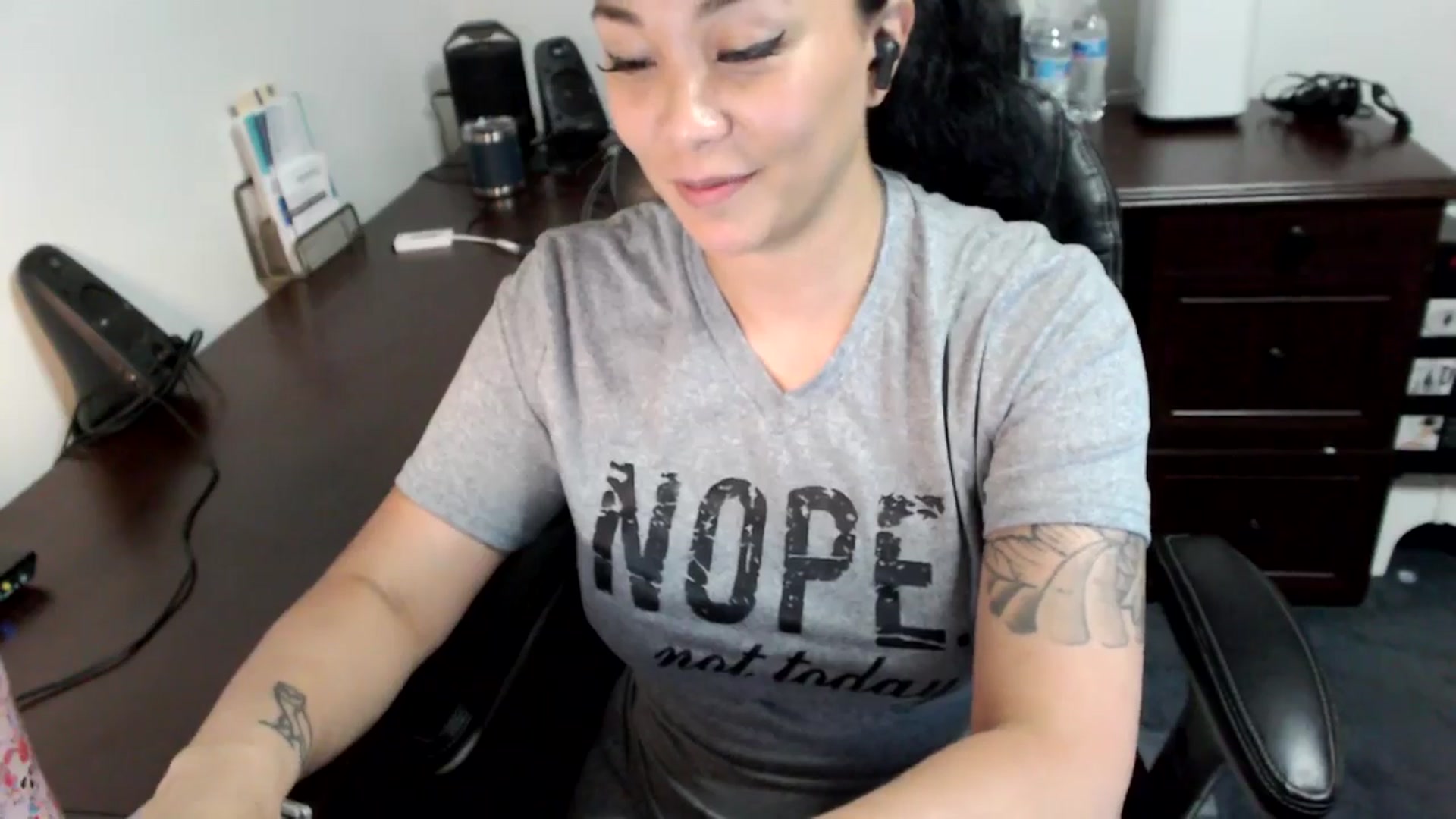 Gallery image thumbnail from MickaylaMoon's myfreecams stream on, 07/05/2024, 19:44 image 6 of 20