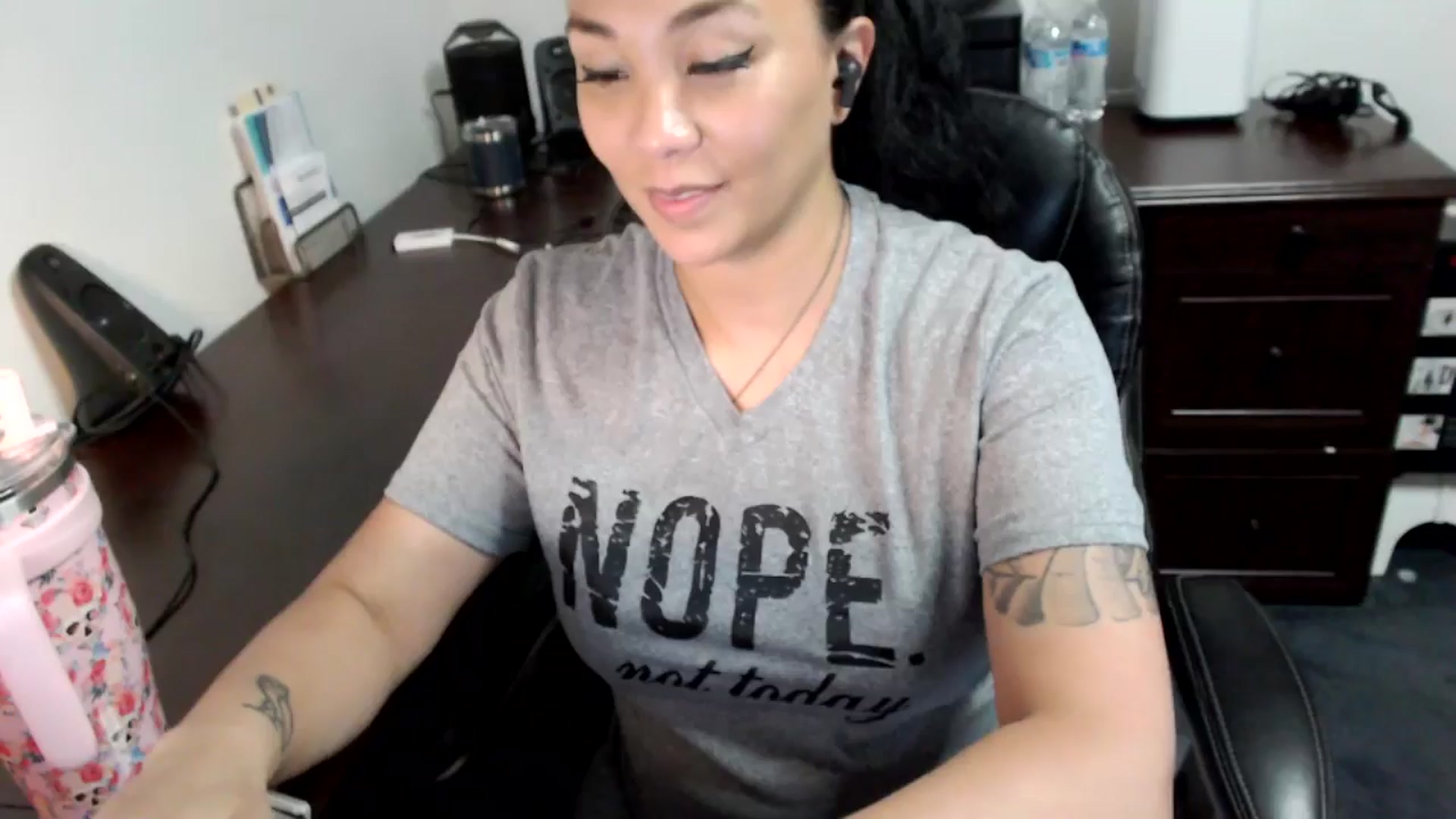 Gallery image thumbnail from MickaylaMoon's myfreecams stream on, 07/05/2024, 20:22 image 2 of 20