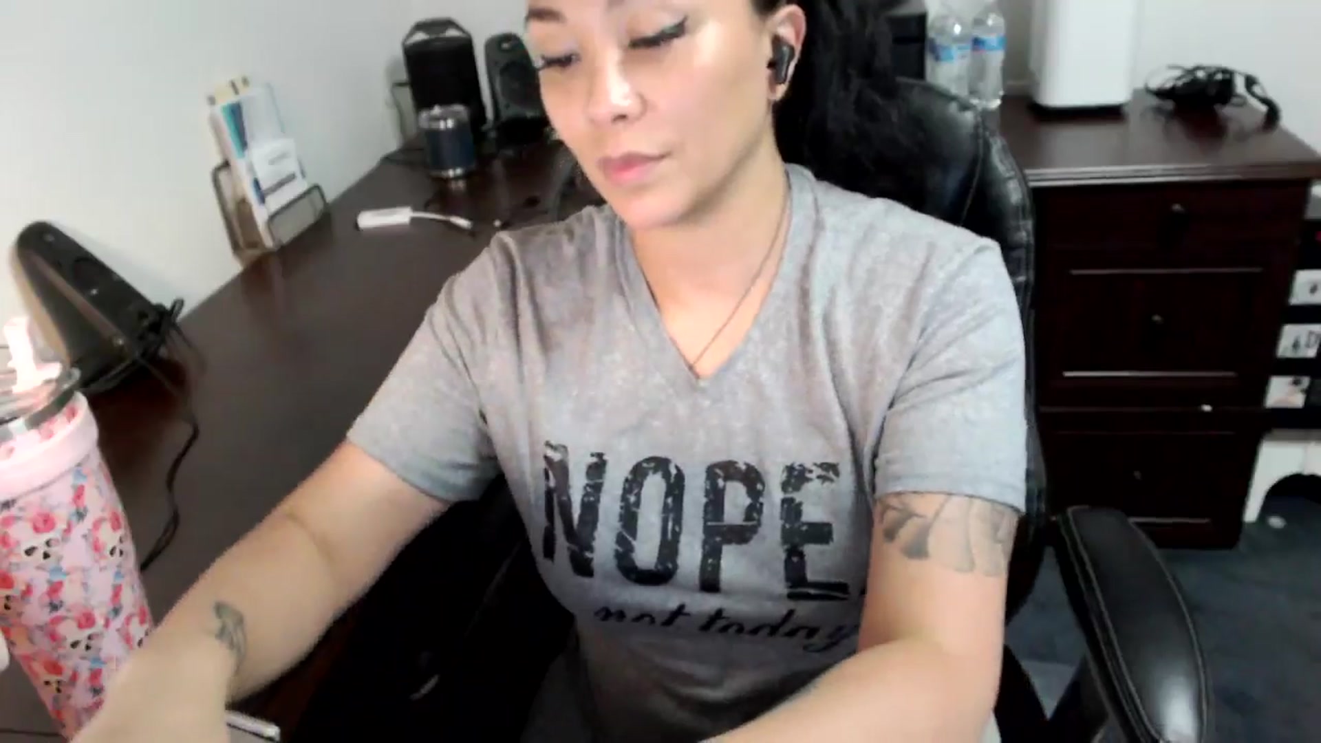 Gallery image thumbnail from MickaylaMoon's myfreecams stream on, 07/05/2024, 20:22 image 8 of 20