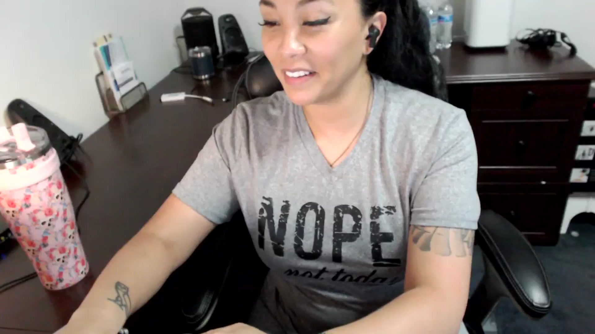 Gallery image thumbnail from MickaylaMoon's myfreecams stream on, 07/05/2024, 20:22 image 16 of 20