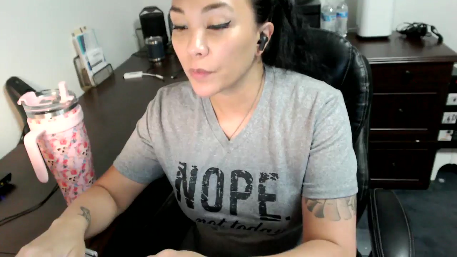Gallery image thumbnail from MickaylaMoon's myfreecams stream on, 07/05/2024, 20:22 image 3 of 20