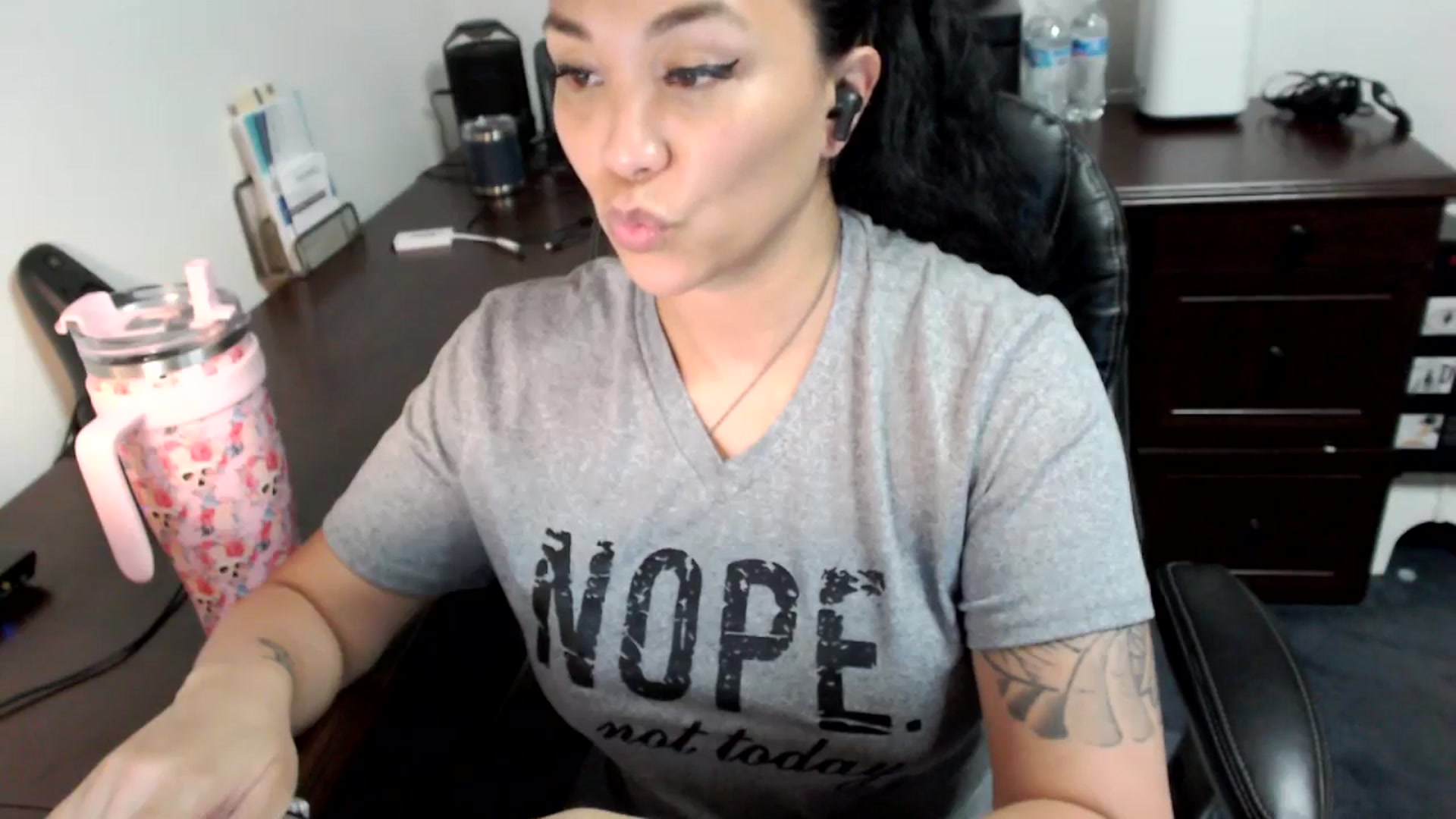 Gallery image thumbnail from MickaylaMoon's myfreecams stream on, 07/05/2024, 20:22 image 5 of 20