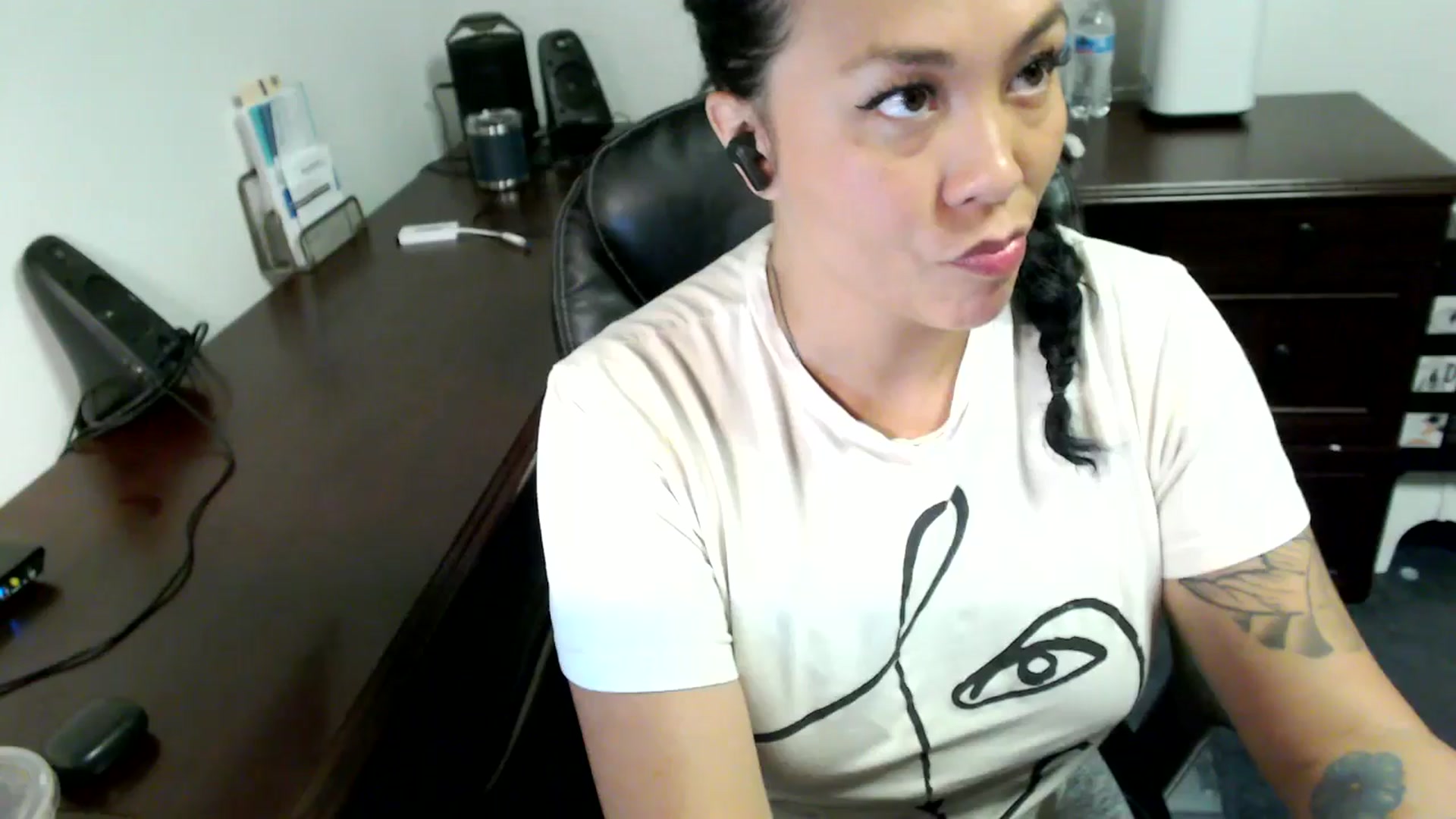 Gallery image thumbnail from MickaylaMoon's myfreecams stream on, 07/08/2024, 17:01 image 11 of 20