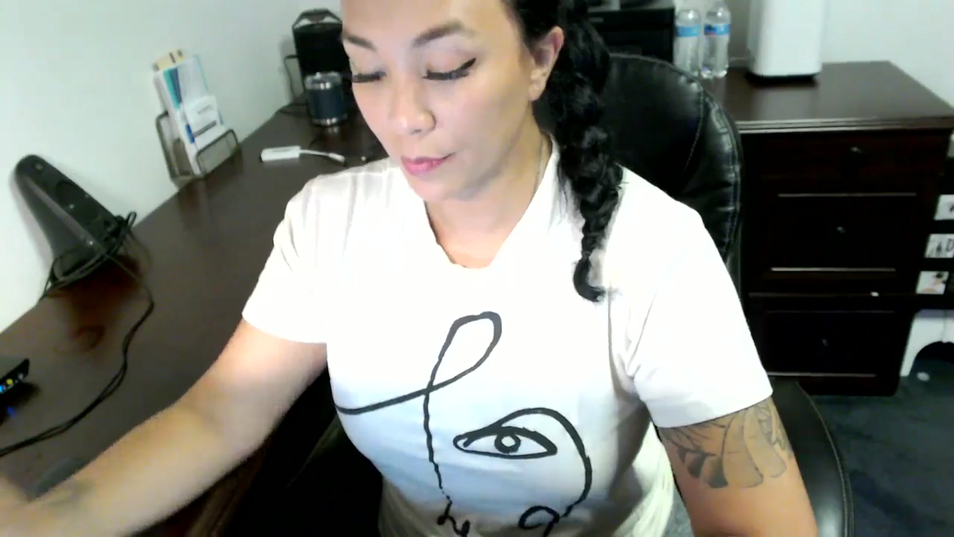 Gallery image thumbnail from MickaylaMoon's myfreecams stream on, 07/08/2024, 17:01 image 8 of 20