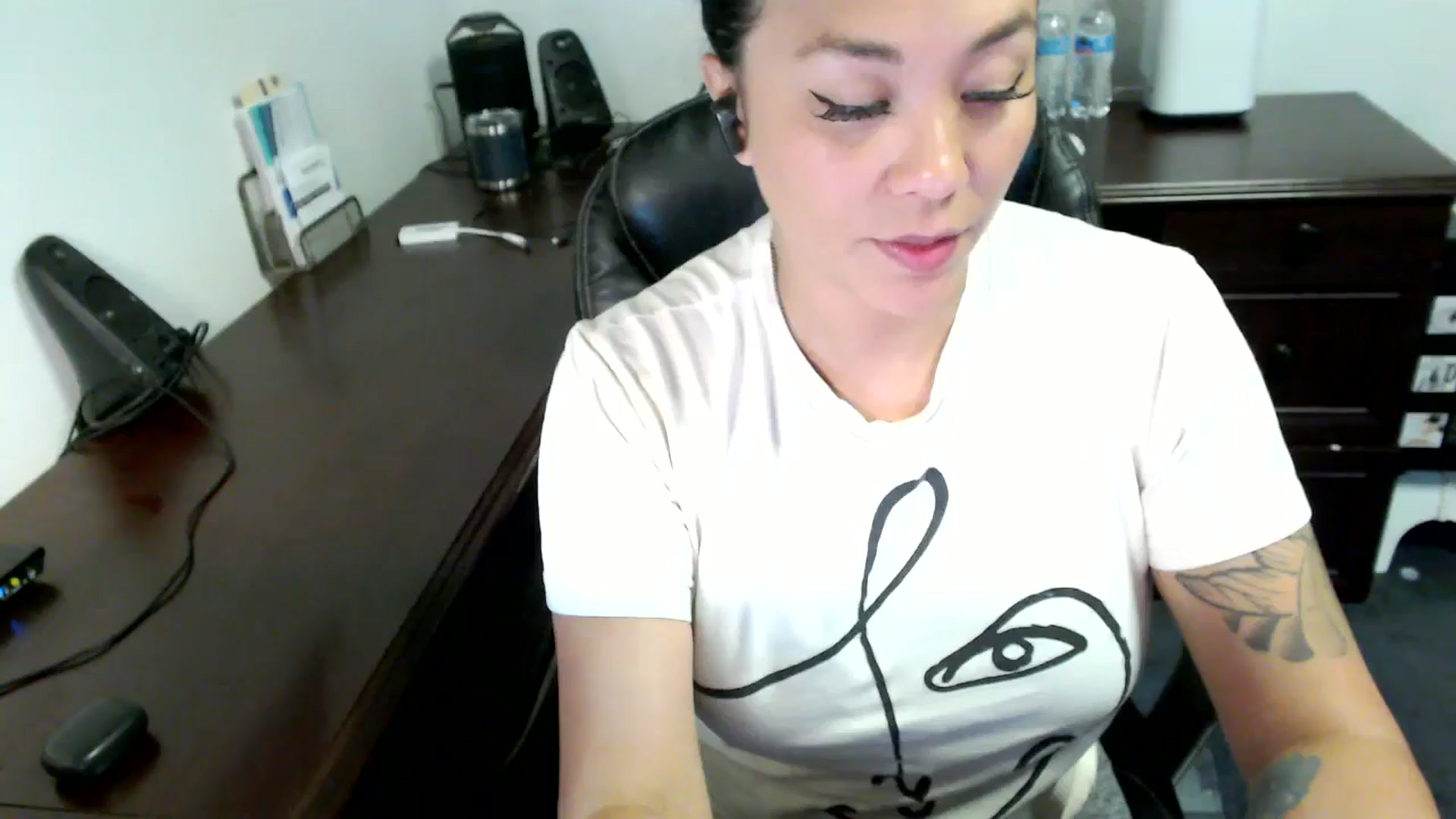 Gallery image thumbnail from MickaylaMoon's myfreecams stream on, 07/08/2024, 17:01 image 12 of 20