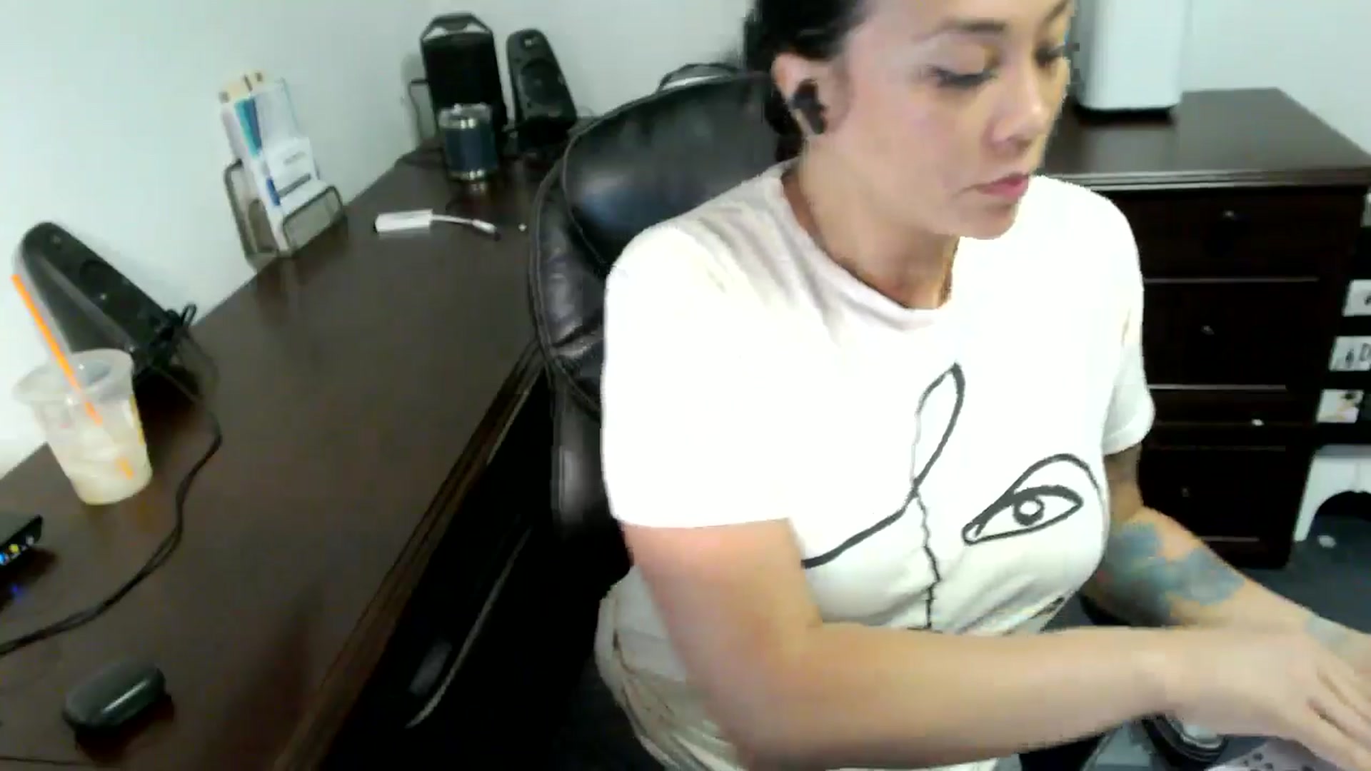 Gallery image thumbnail from MickaylaMoon's myfreecams stream on, 07/08/2024, 17:01 image 6 of 20