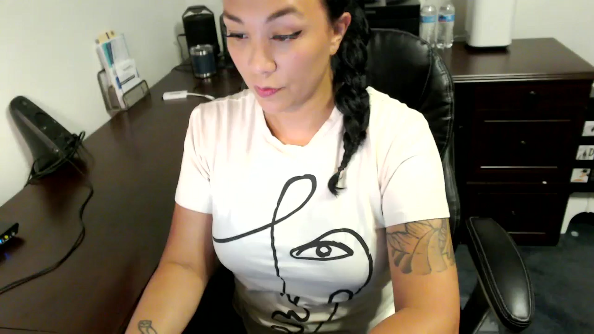 Gallery image thumbnail from MickaylaMoon's myfreecams stream on, 07/08/2024, 17:01 image 1 of 20