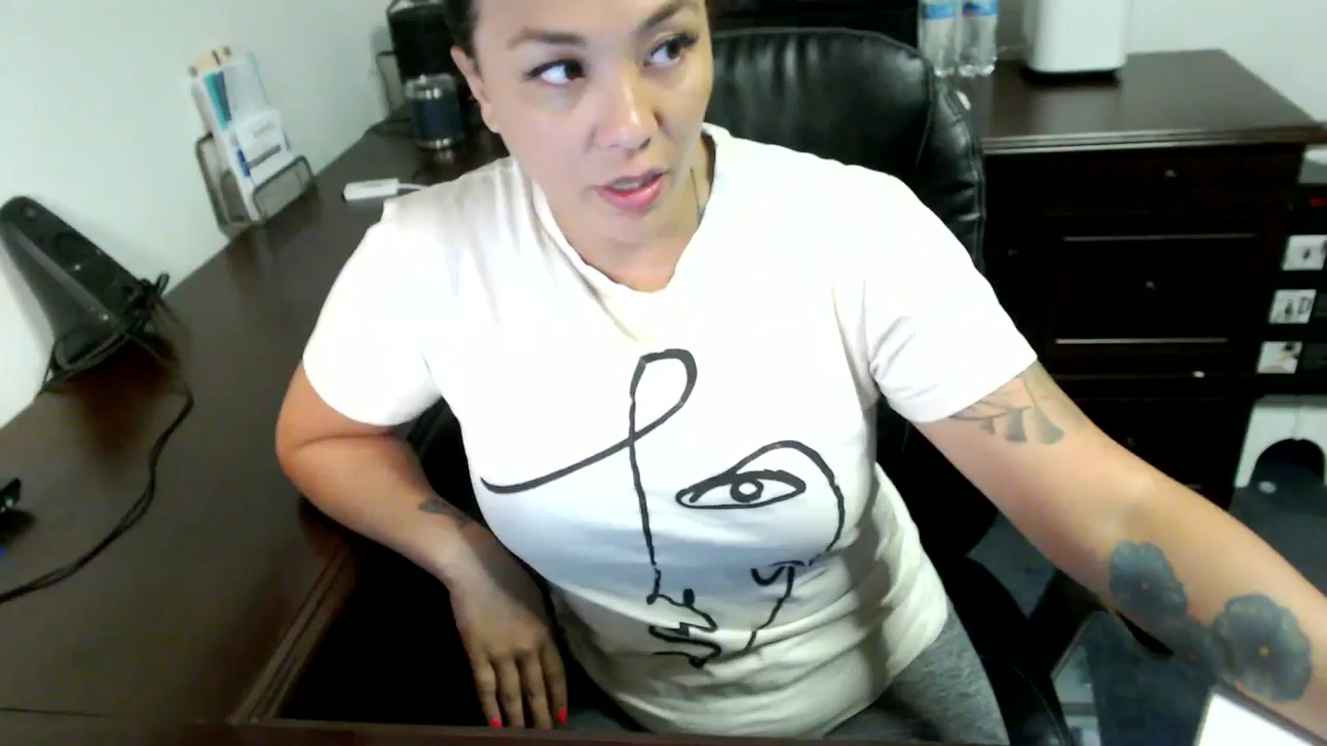 Gallery image thumbnail from MickaylaMoon's myfreecams stream on, 07/08/2024, 18:00 image 17 of 20