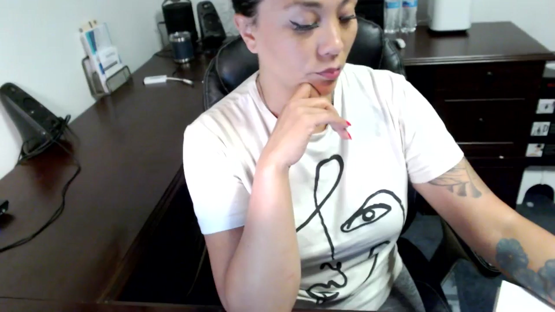 Gallery image thumbnail from MickaylaMoon's myfreecams stream on, 07/08/2024, 18:00 image 14 of 20