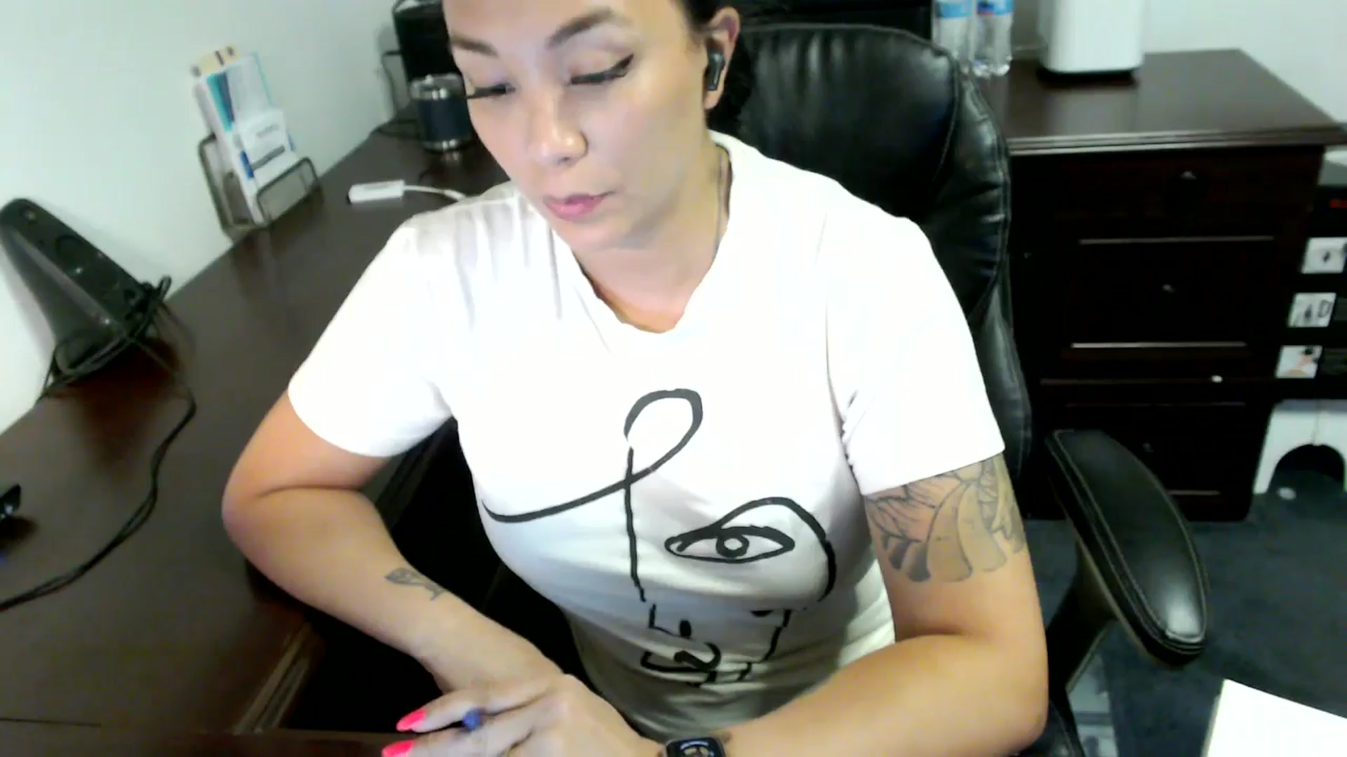 Gallery image thumbnail from MickaylaMoon's myfreecams stream on, 07/08/2024, 18:00 image 19 of 20
