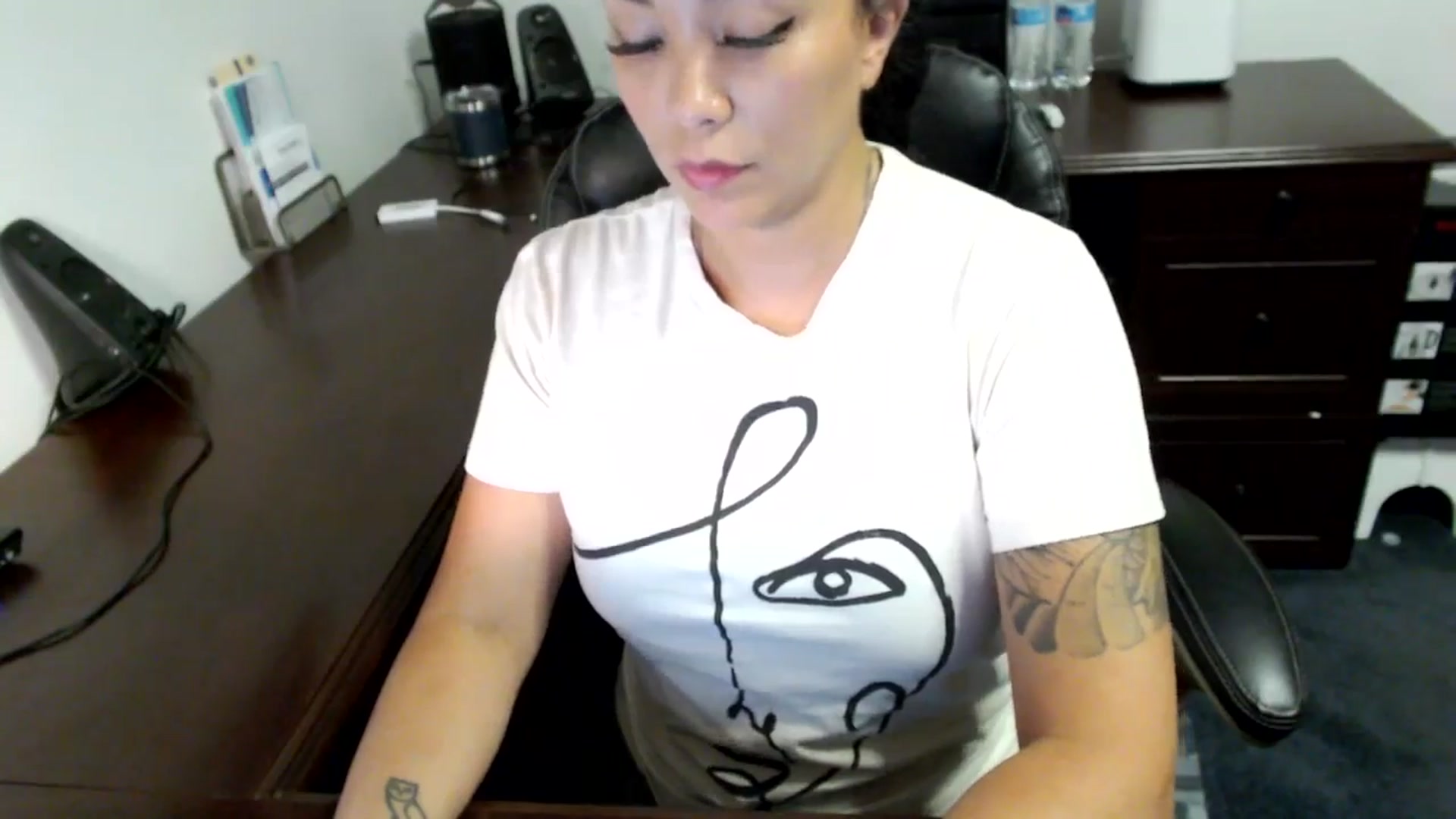 Gallery image thumbnail from MickaylaMoon's myfreecams stream on, 07/08/2024, 18:00 image 9 of 20