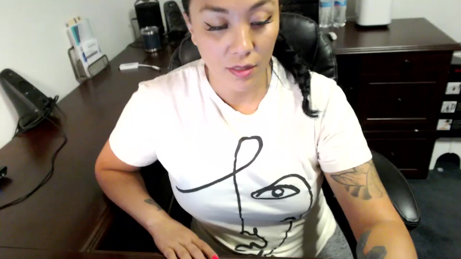 Gallery image thumbnail from MickaylaMoon's myfreecams stream on, 07/08/2024, 18:00 image 13 of 20