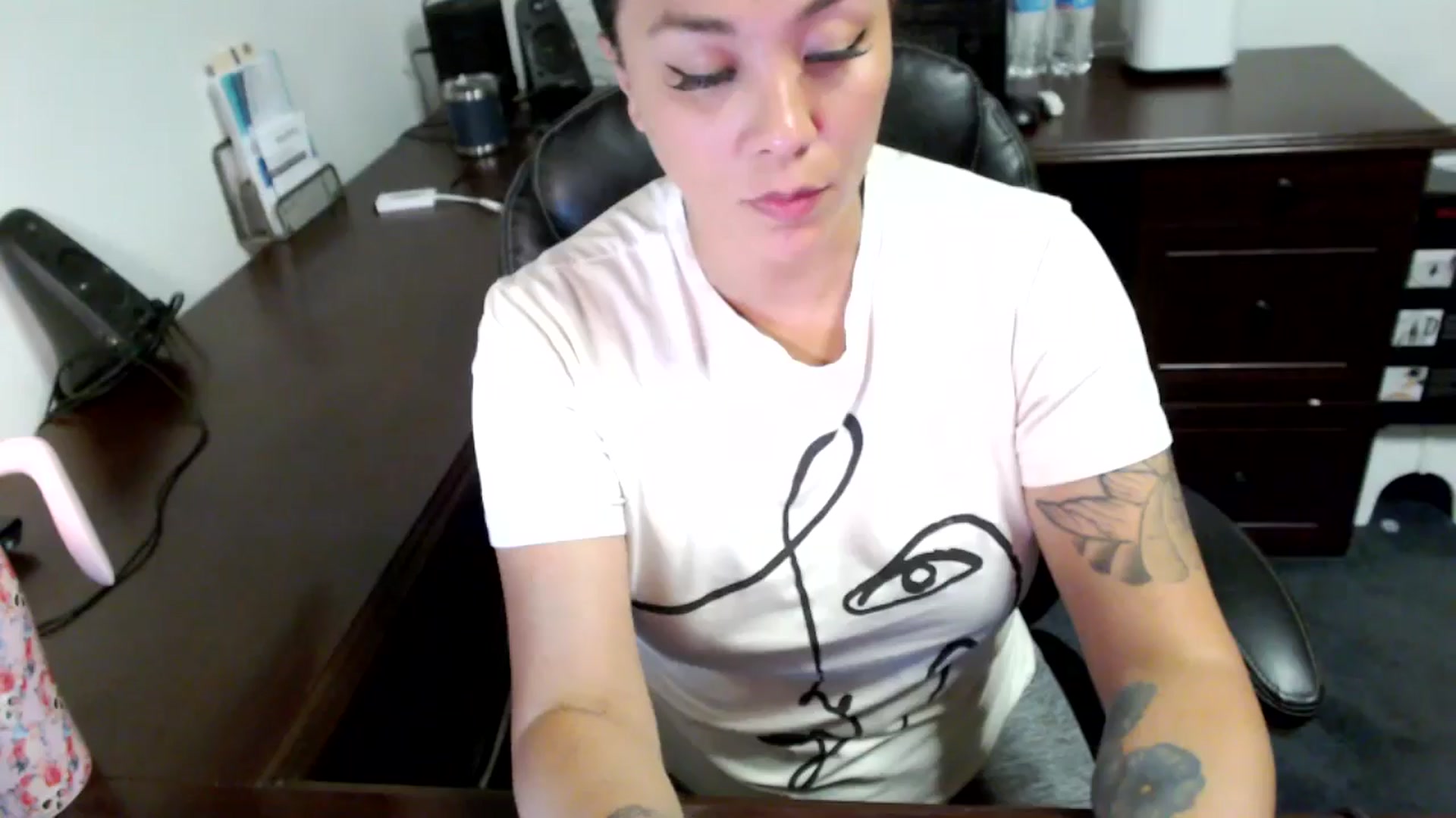 Gallery image thumbnail from MickaylaMoon's myfreecams stream on, 07/08/2024, 19:01 image 14 of 20