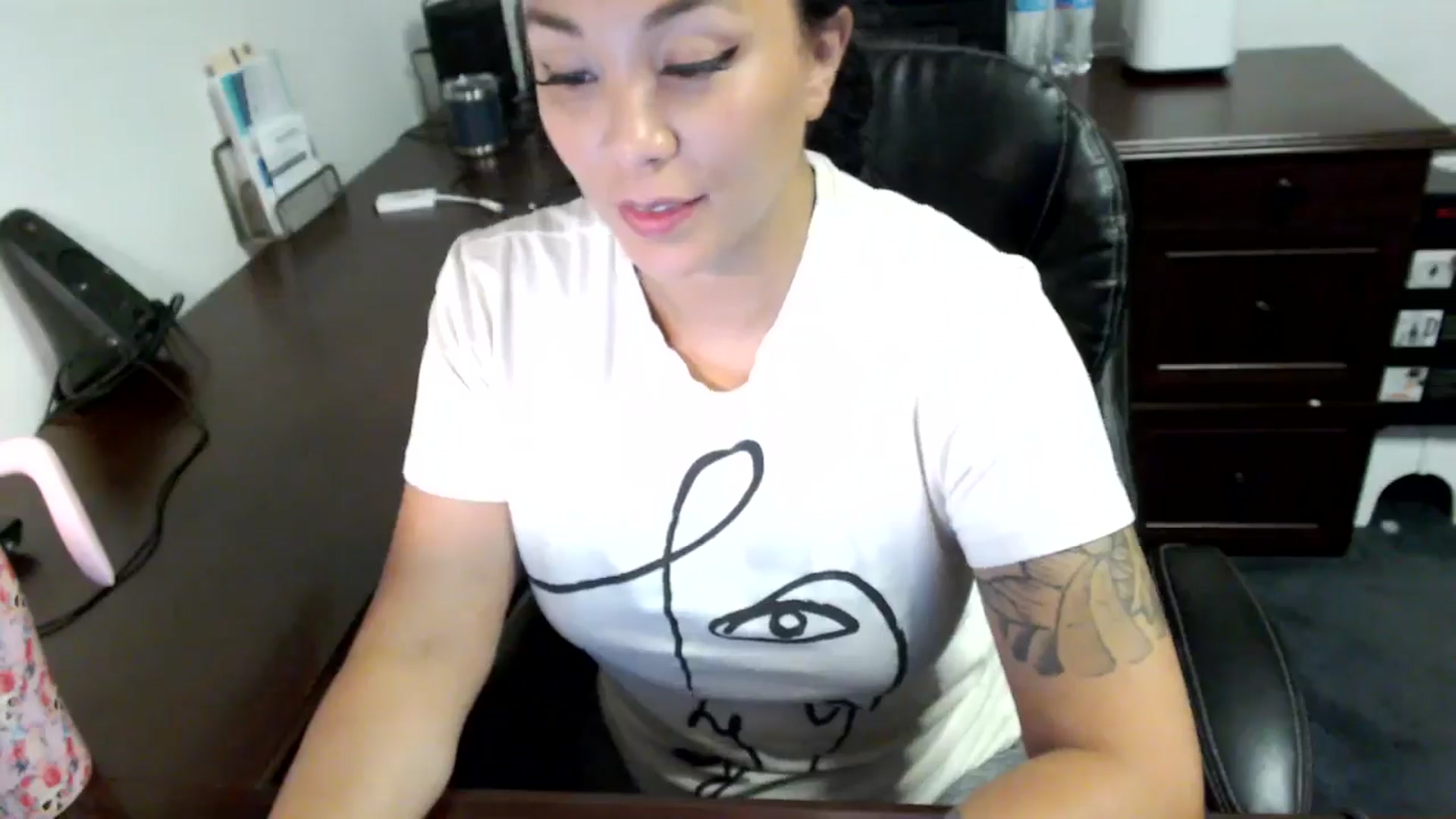 Gallery image thumbnail from MickaylaMoon's myfreecams stream on, 07/08/2024, 19:01 image 16 of 20