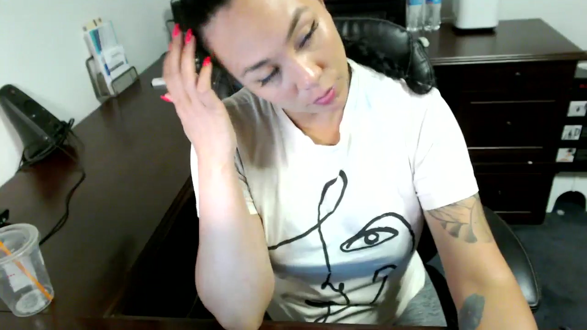 Gallery image thumbnail from MickaylaMoon's myfreecams stream on, 07/08/2024, 19:01 image 3 of 20