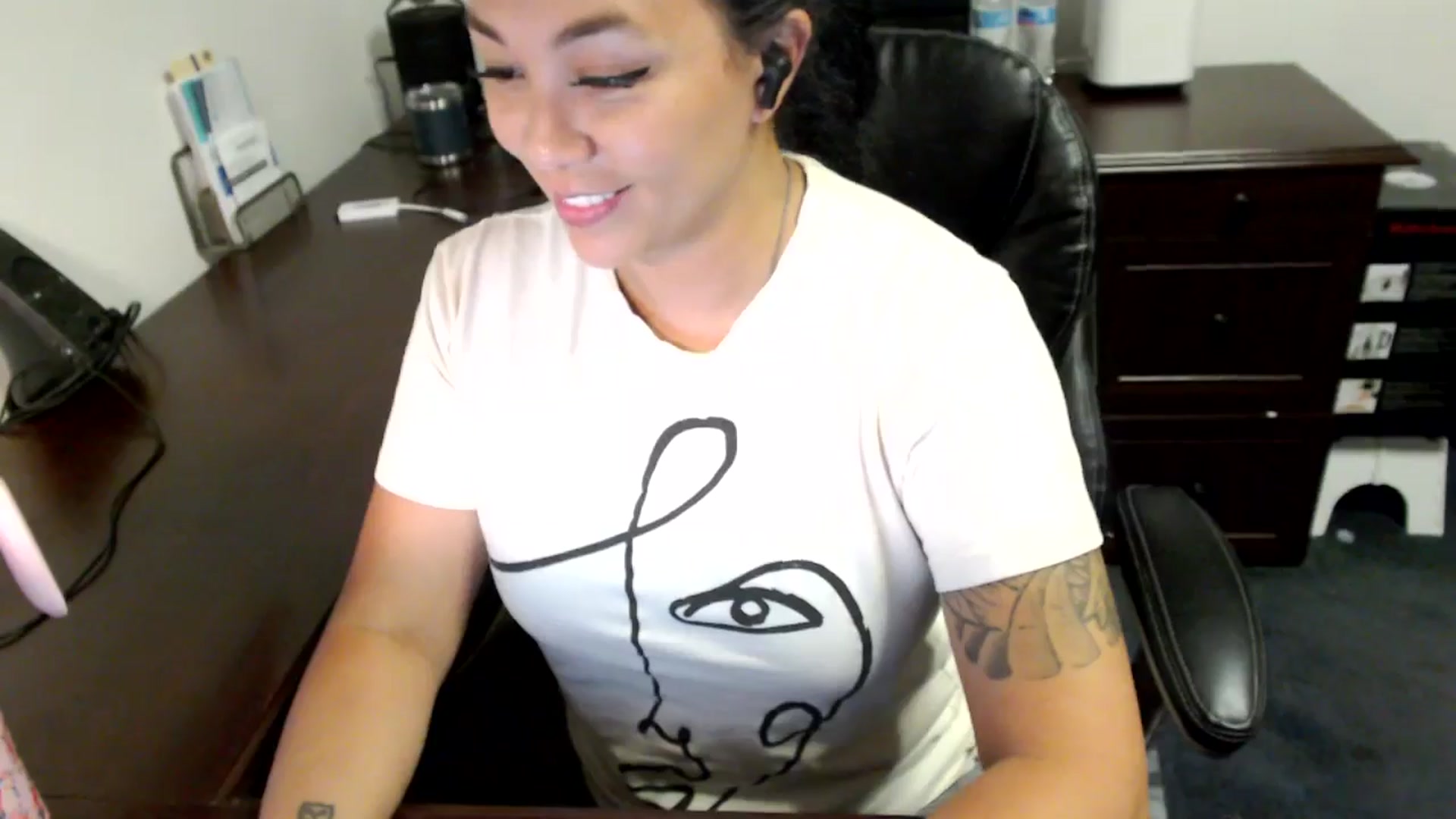Gallery image thumbnail from MickaylaMoon's myfreecams stream on, 07/08/2024, 19:42 image 11 of 20