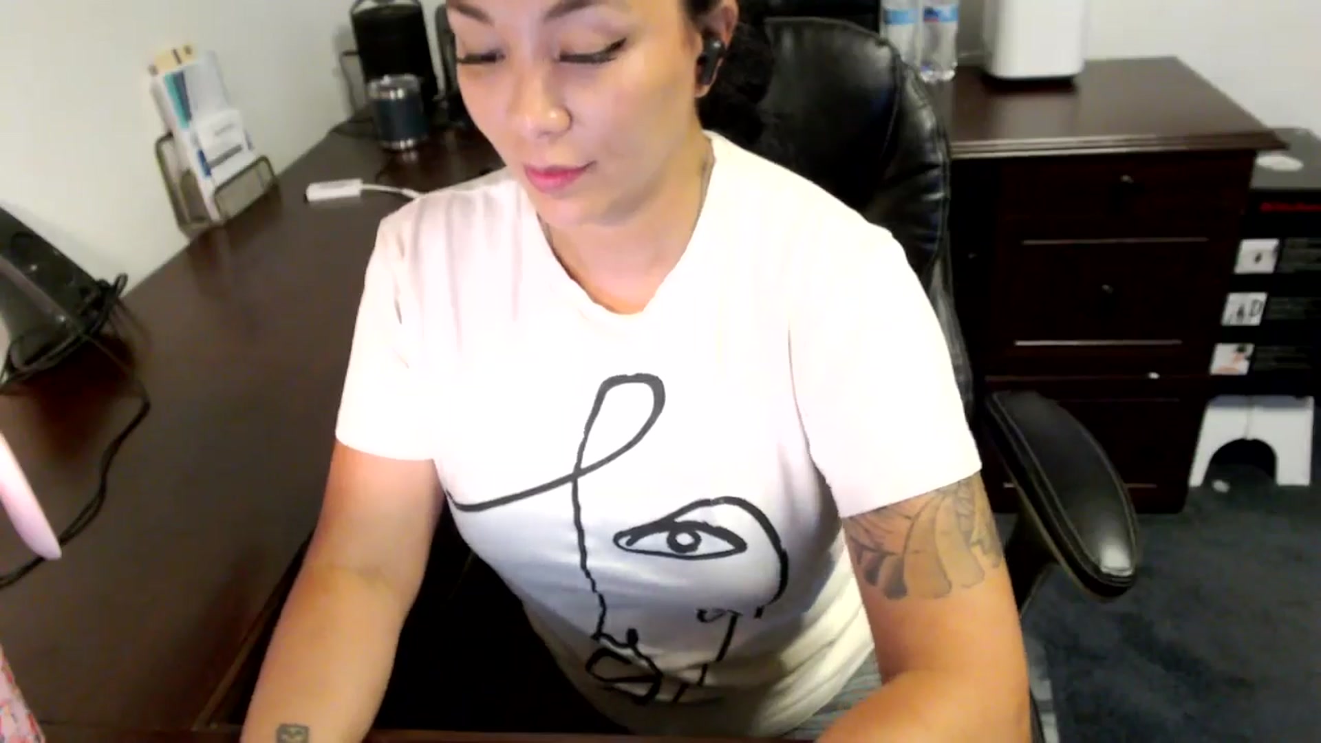 Gallery image thumbnail from MickaylaMoon's myfreecams stream on, 07/08/2024, 19:42 image 14 of 20