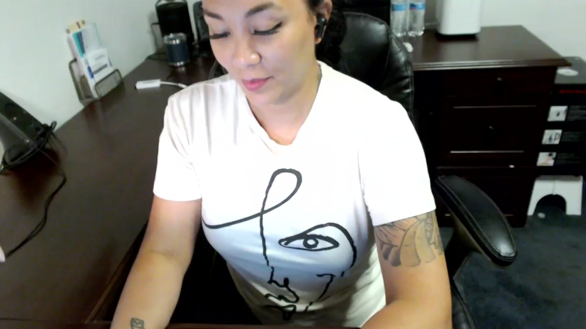 Gallery image thumbnail from MickaylaMoon's myfreecams stream on, 07/08/2024, 19:42 image 15 of 20