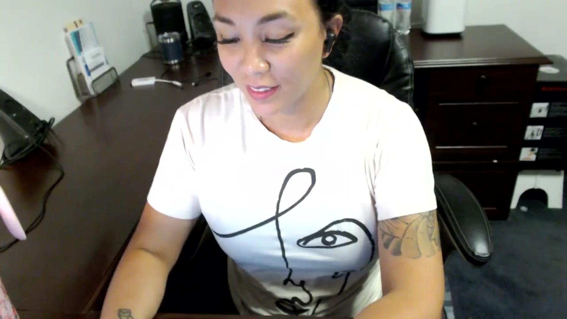 Gallery image thumbnail from MickaylaMoon's myfreecams stream on, 07/08/2024, 19:42 image 10 of 20