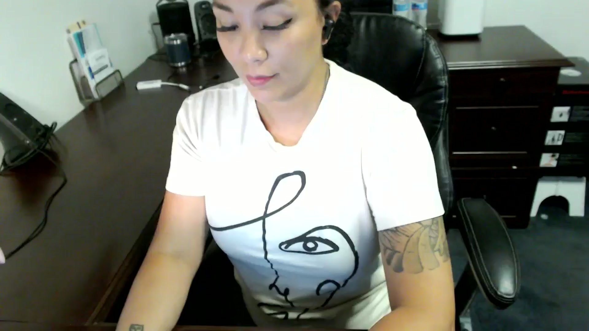 Gallery image thumbnail from MickaylaMoon's myfreecams stream on, 07/08/2024, 19:42 image 16 of 20