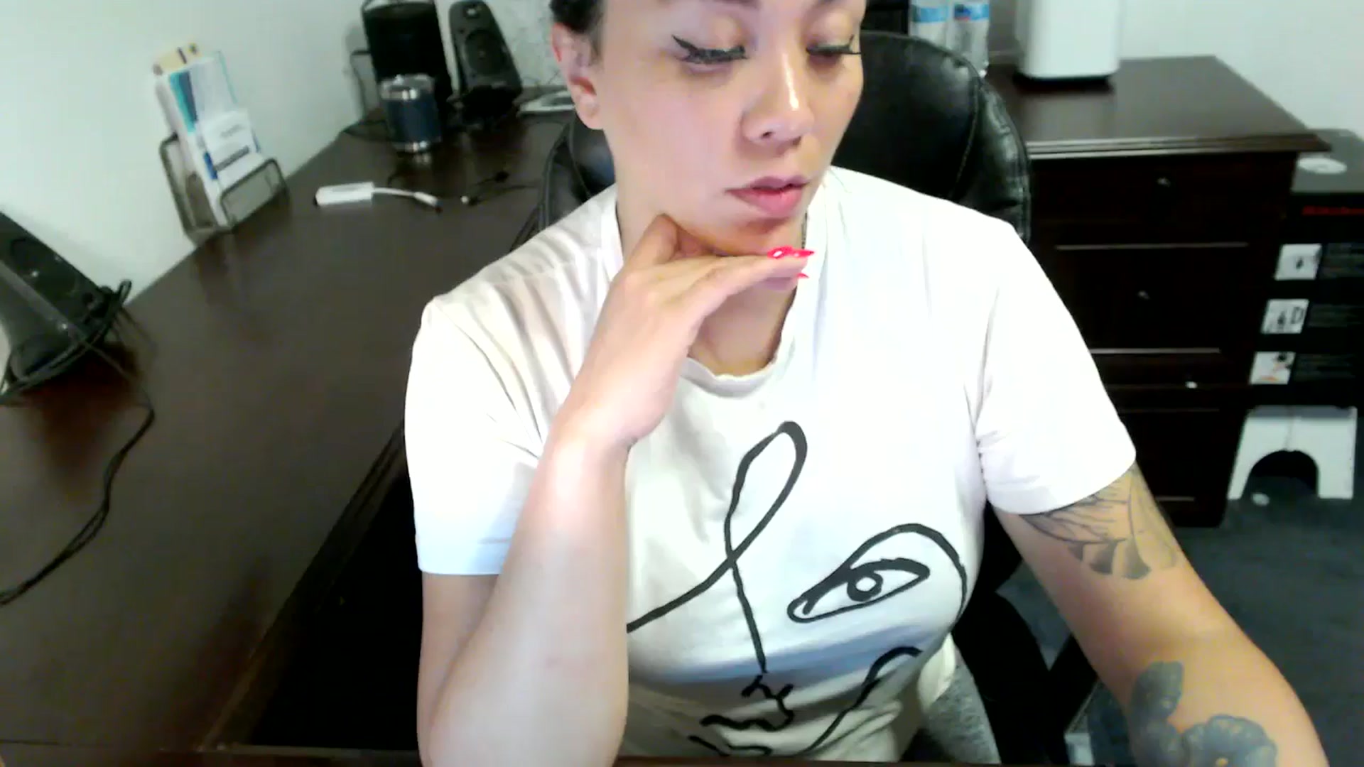 Gallery image thumbnail from MickaylaMoon's myfreecams stream on, 07/08/2024, 20:13 image 5 of 20