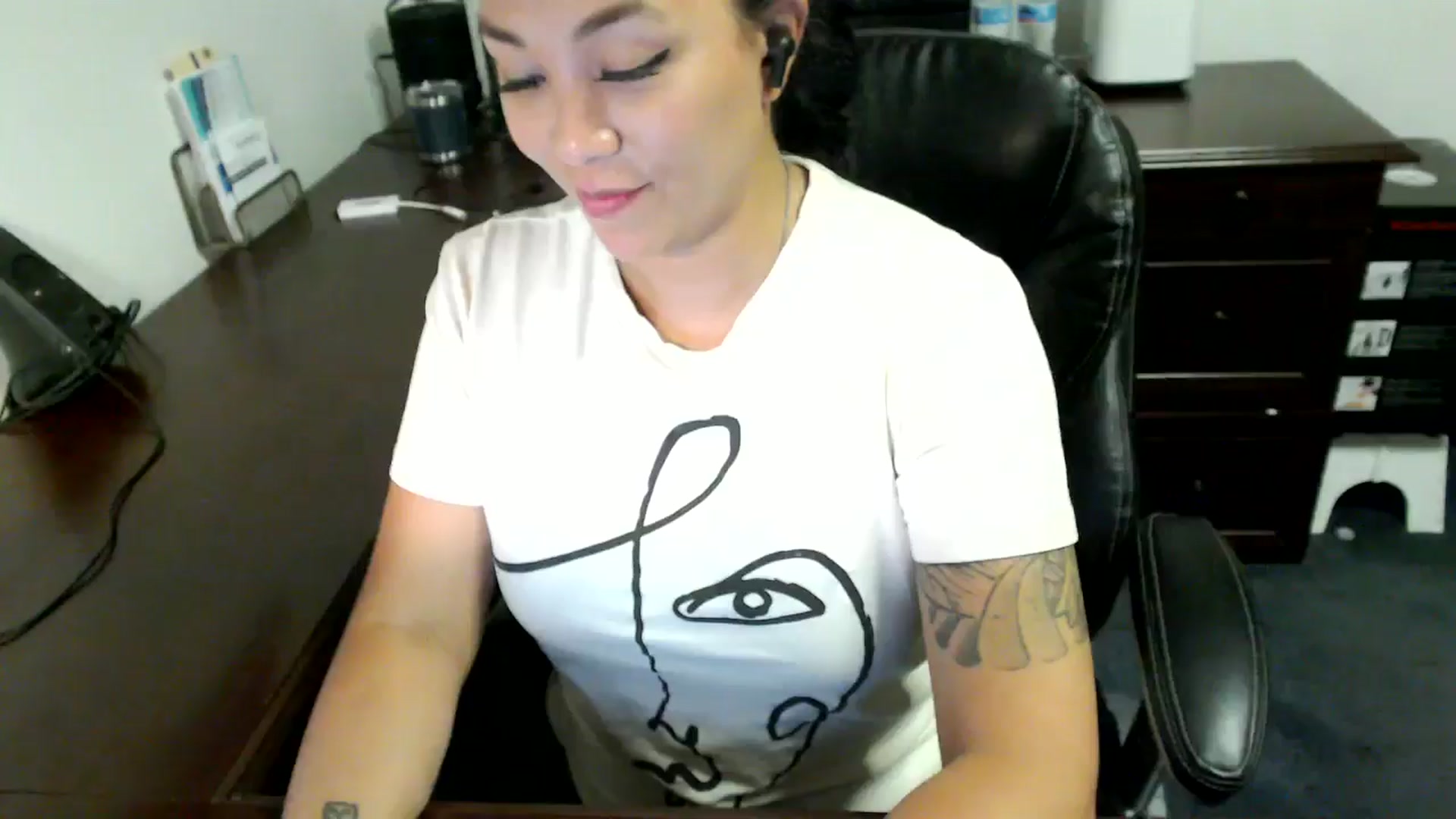Gallery image thumbnail from MickaylaMoon's myfreecams stream on, 07/08/2024, 20:13 image 6 of 20