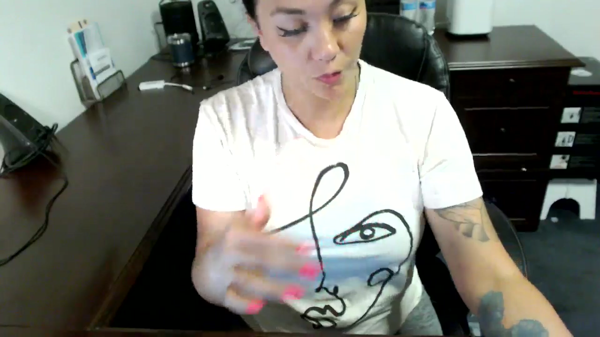Gallery image thumbnail from MickaylaMoon's myfreecams stream on, 07/08/2024, 20:13 image 9 of 20