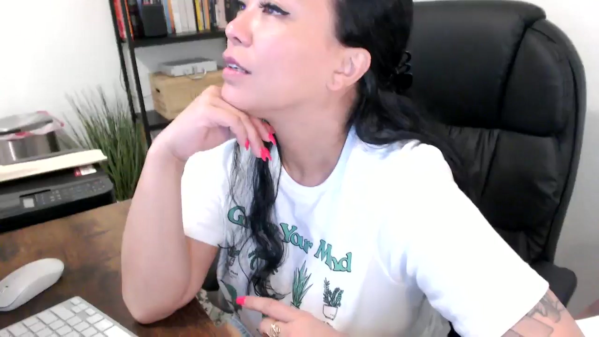 Gallery image thumbnail from MickaylaMoon's myfreecams stream on, 07/15/2024, 15:43 image 12 of 20
