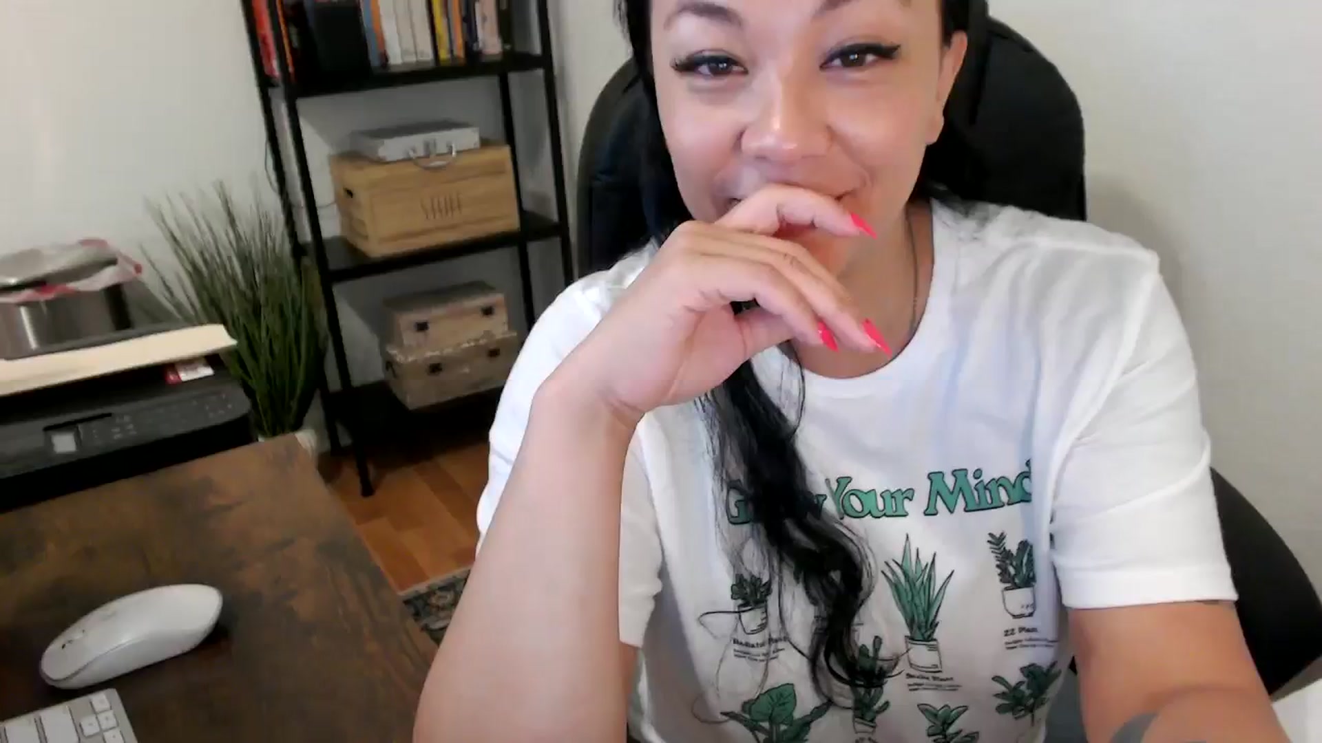 Gallery image thumbnail from MickaylaMoon's myfreecams stream on, 07/15/2024, 15:43 image 5 of 20