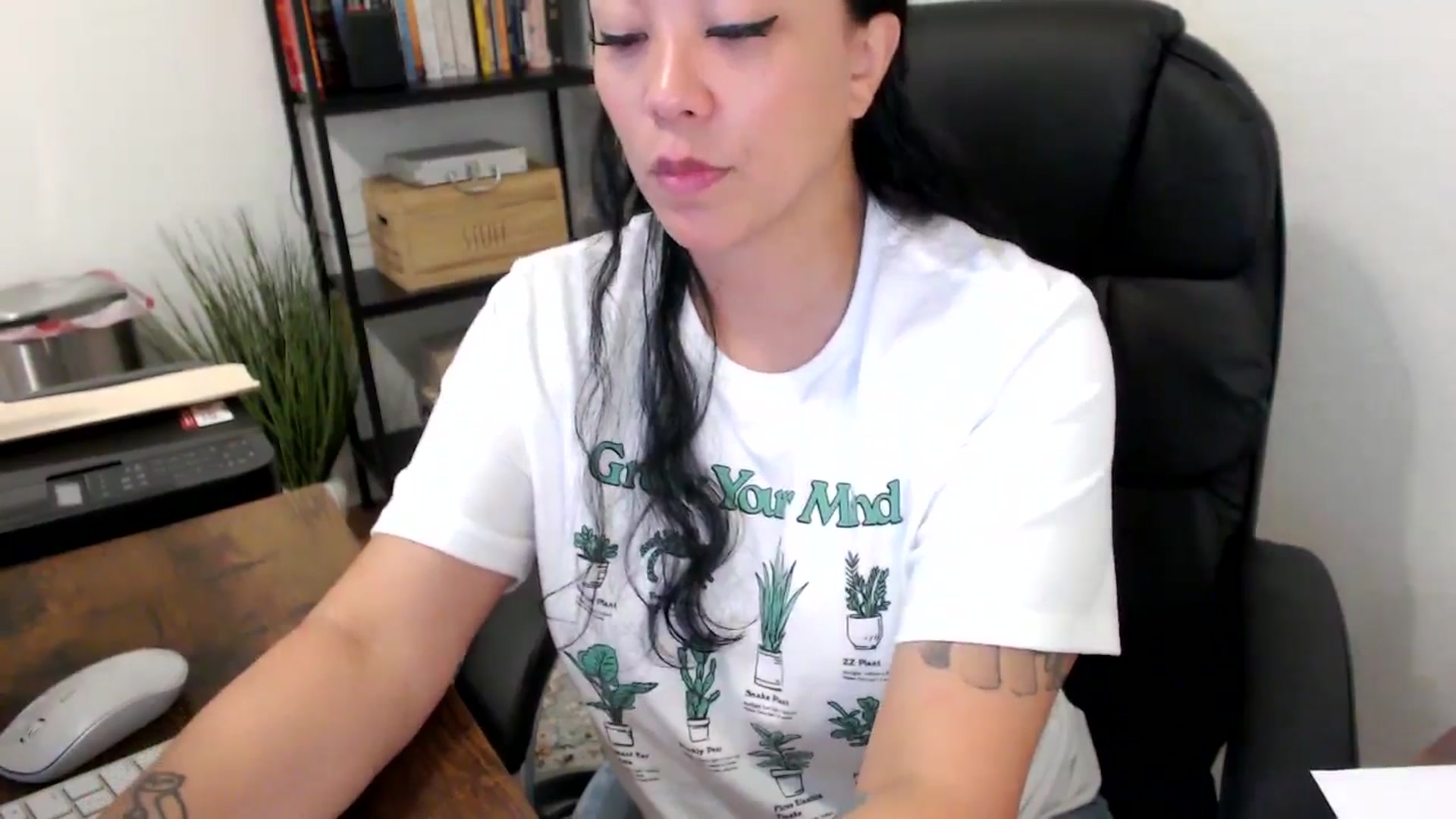 Gallery image thumbnail from MickaylaMoon's myfreecams stream on, 07/15/2024, 15:43 image 19 of 20