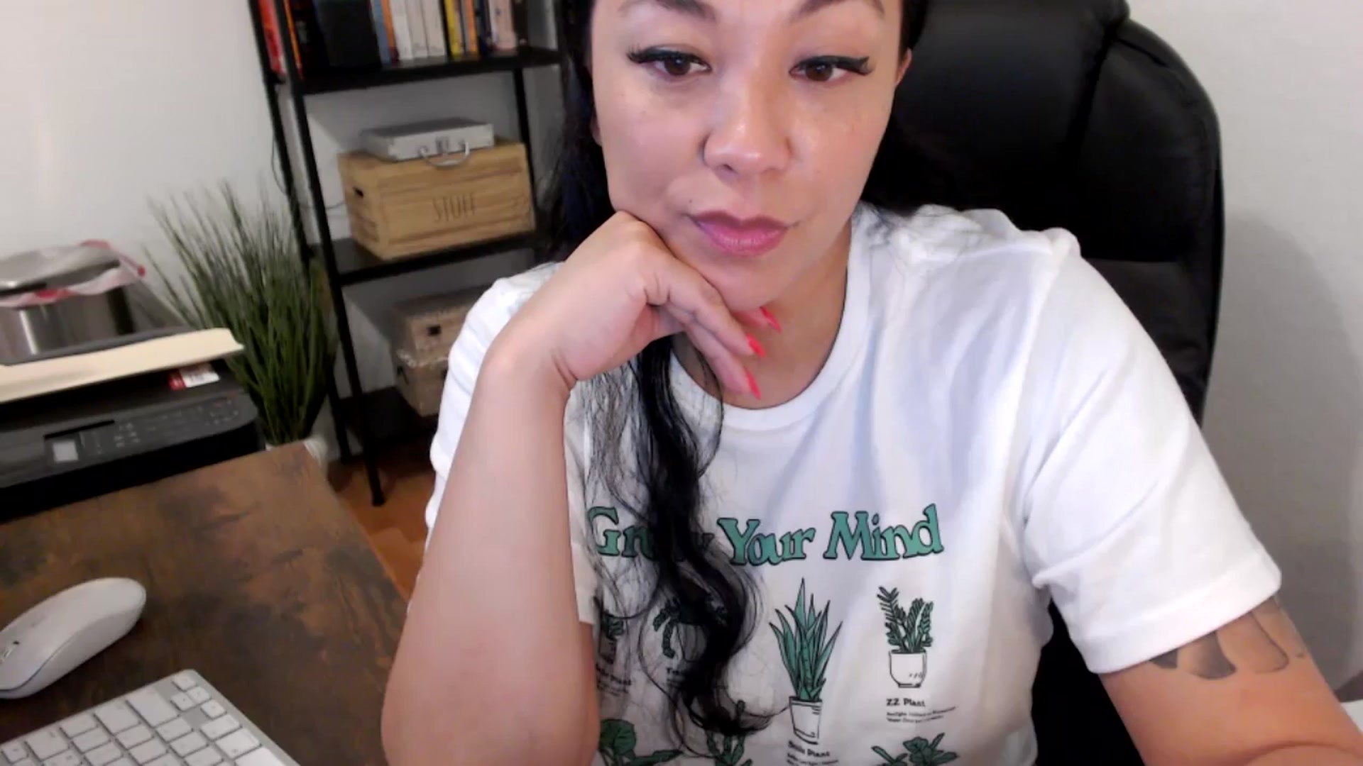 Gallery image thumbnail from MickaylaMoon's myfreecams stream on, 07/15/2024, 15:43 image 13 of 20