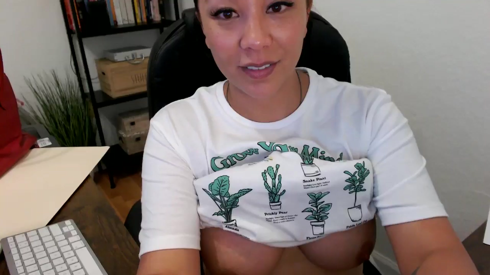 Gallery image thumbnail from MickaylaMoon's myfreecams stream on, 07/15/2024, 20:16 image 1 of 20