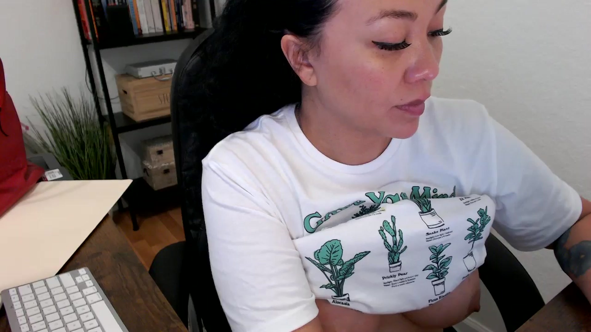 Gallery image thumbnail from MickaylaMoon's myfreecams stream on, 07/15/2024, 20:16 image 2 of 20
