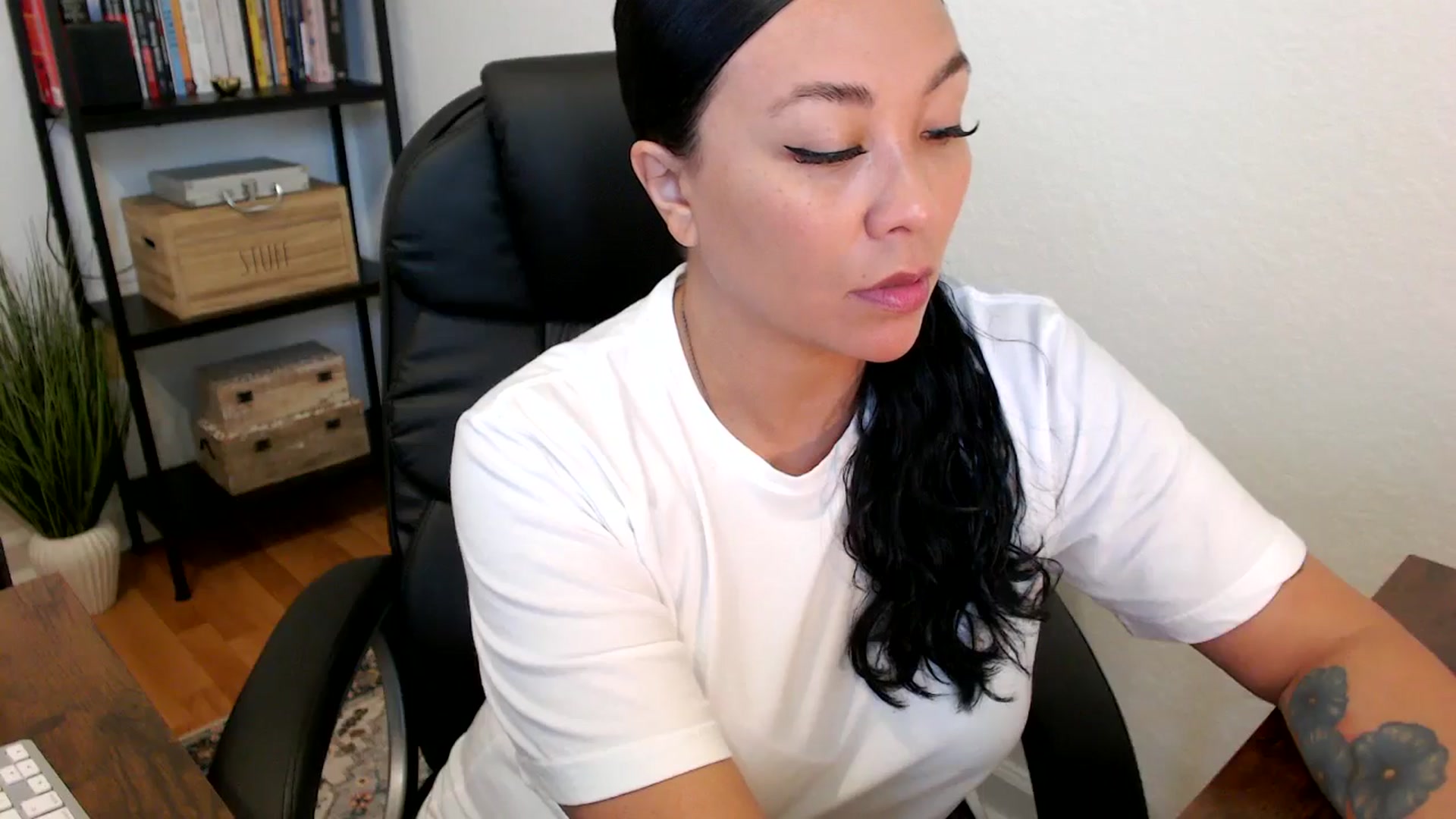 Gallery image thumbnail from MickaylaMoon's myfreecams stream on, 07/16/2024, 14:59 image 19 of 20