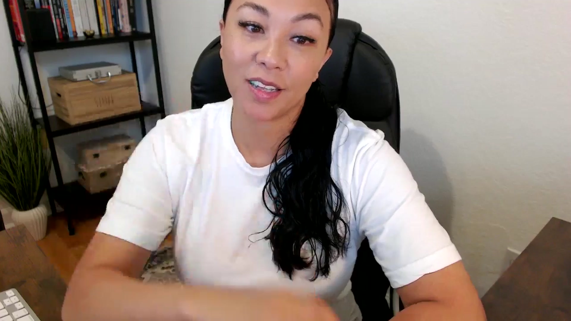 Gallery image thumbnail from MickaylaMoon's myfreecams stream on, 07/16/2024, 14:59 image 3 of 20