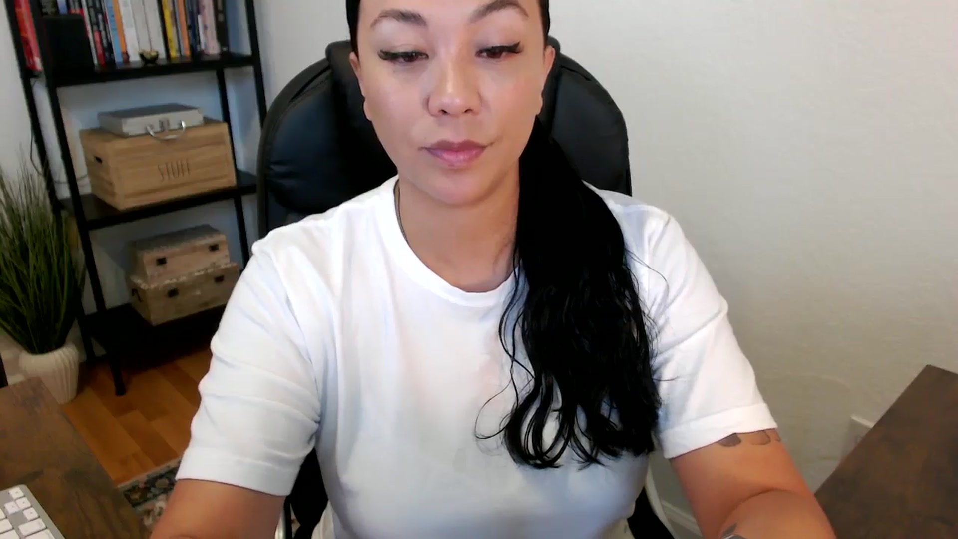 Gallery image thumbnail from MickaylaMoon's myfreecams stream on, 07/16/2024, 14:59 image 12 of 20