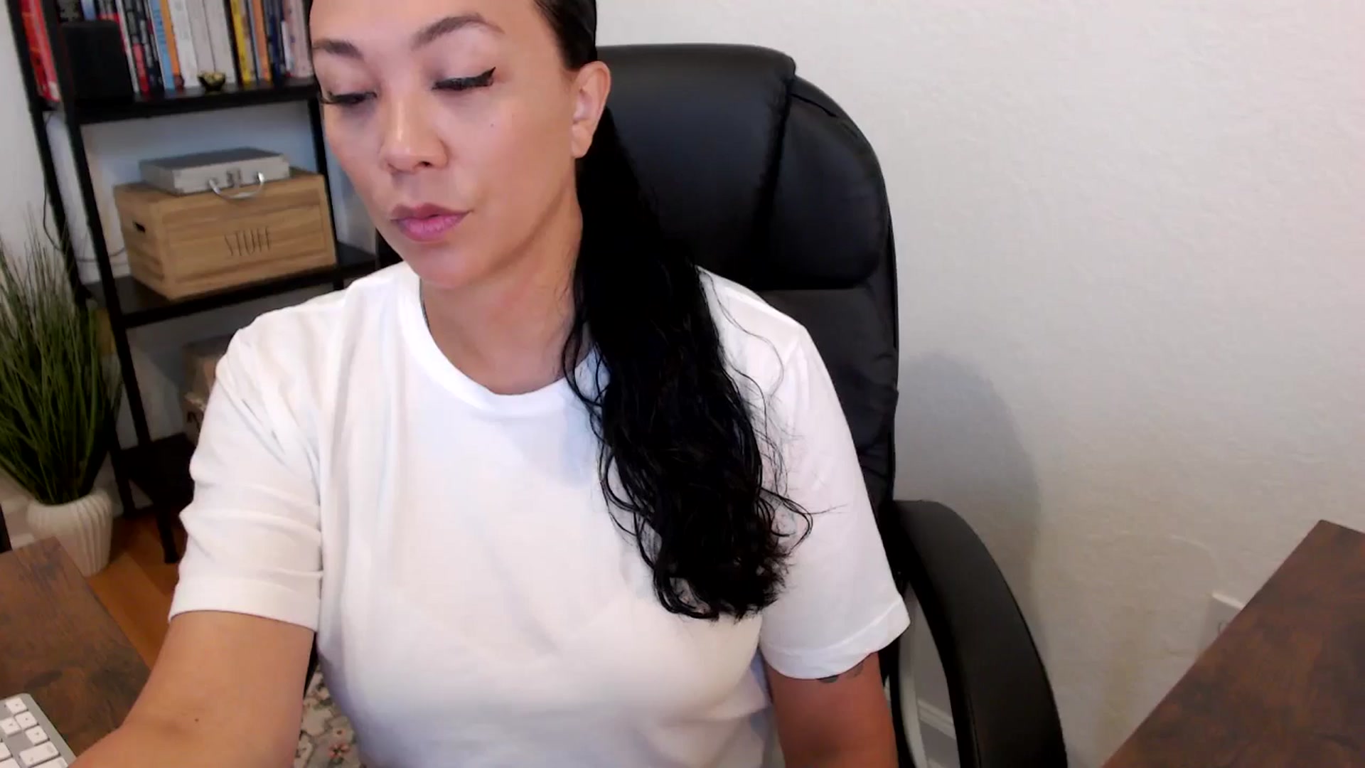 Gallery image thumbnail from MickaylaMoon's myfreecams stream on, 07/16/2024, 14:59 image 20 of 20