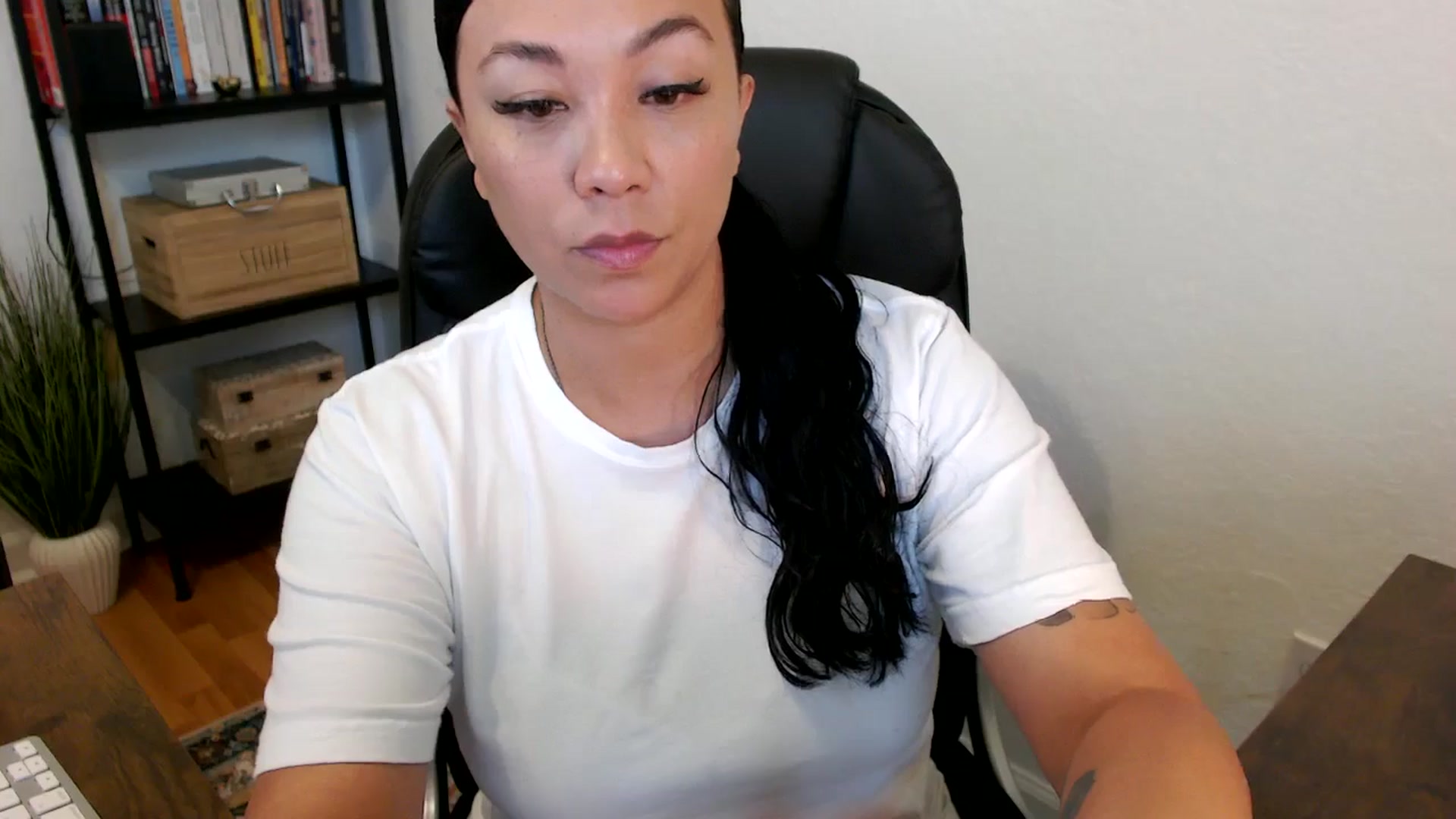 Gallery image thumbnail from MickaylaMoon's myfreecams stream on, 07/16/2024, 14:59 image 9 of 20